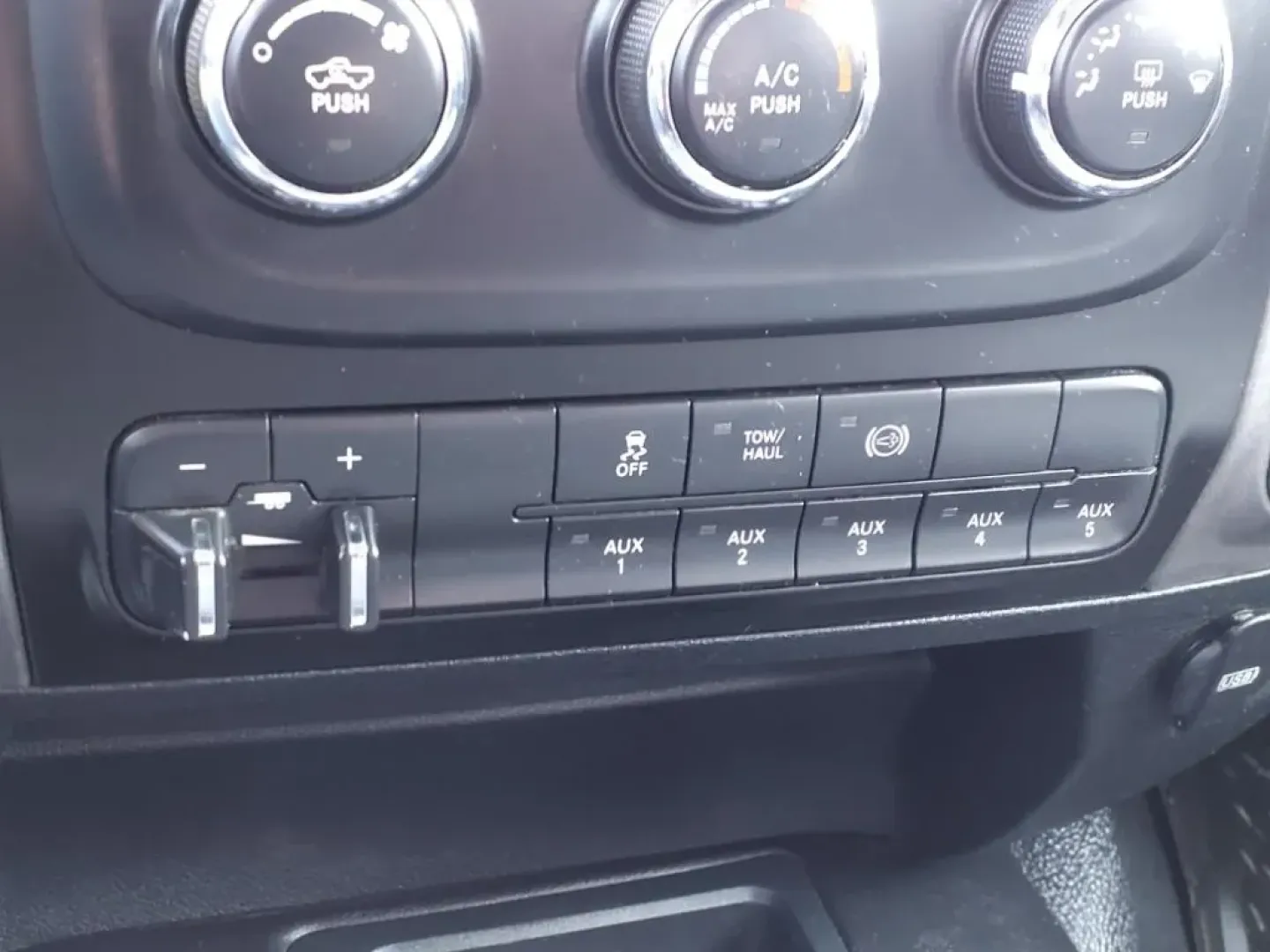 2018 White Ram 3500 Crew Cab 4WD DRW (3C7WRTCLXJG) with an Other engine, Automatic transmission, located at 1401 N. Hobart, Pampa, TX, 79065, (806) 665-9872, 35.549953, -100.975098 - **Conquer Every Terrain with the 2018 Ram 3500 Crew Cab Diesel - Your Ultimate Pickup Partner!**<br /> <br /> If you're in the market for a rugged, powerful truck that can handle everything from family road trips to off-road adventures, look no further than the stunning 2018 Ram 3500 Crew Cab. This - Photo#6