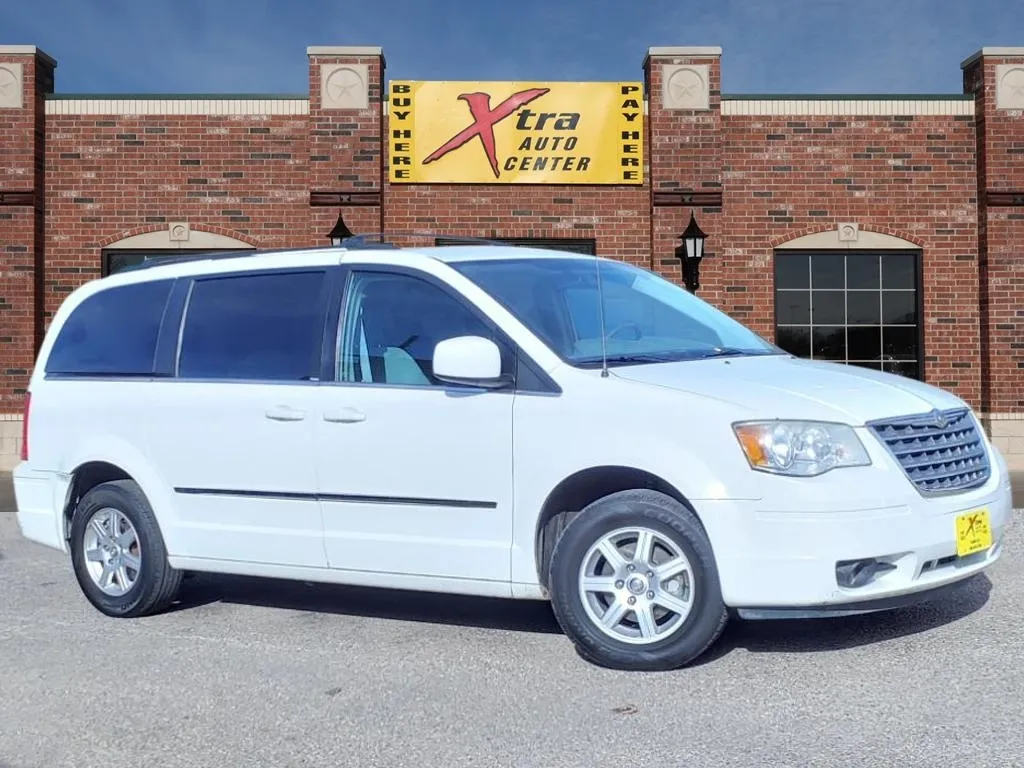photo of 2010 Chrysler Town and Country Touring