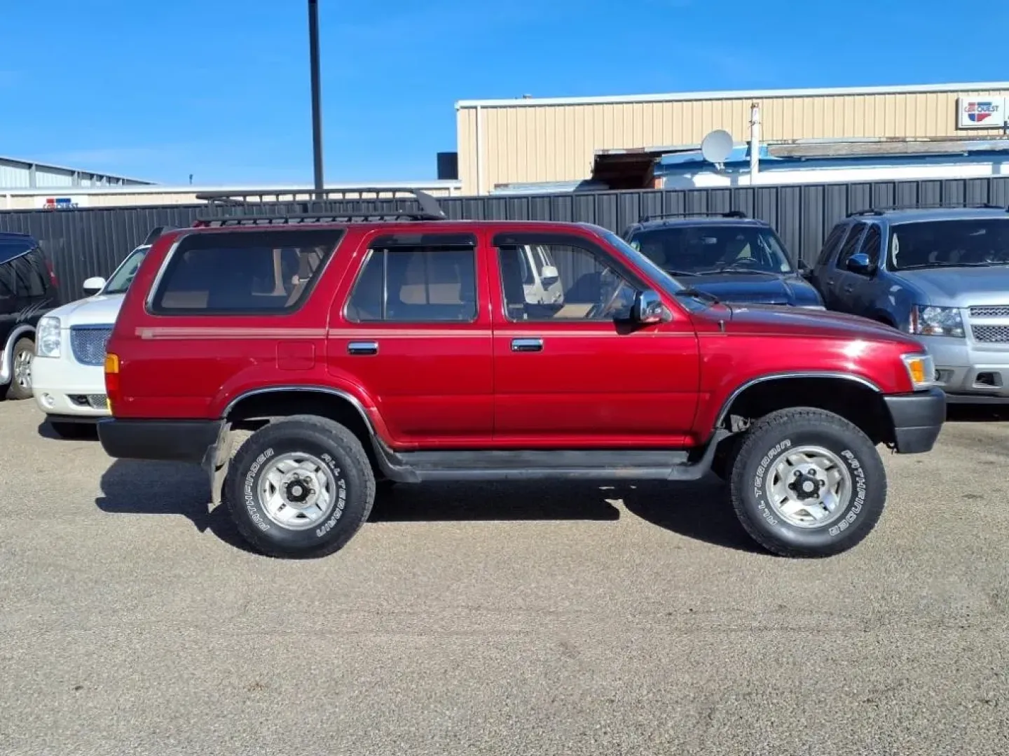 1995 Cardinal Red 000 Toyota 4RUNNER VN39 SR5 (JT3VN39W4S8) with an 3.0L engine, Automatic transmission, located at 1401 N. Hobart, Pampa, TX, 79065, (806) 665-9872, 35.549953, -100.975098 - **Unleash Your Adventurous Spirit with the 1995 Toyota 4Runner SR5 V6 4WD at Xtra Auto Center!**<br /> <br /> Are you ready to elevate your weekend adventures? This classic 1995 Toyota 4Runner SR5 V6 4WD is the ultimate companion for outdoor enthusiasts and families on the go. Whether you're navigat - Photo#2