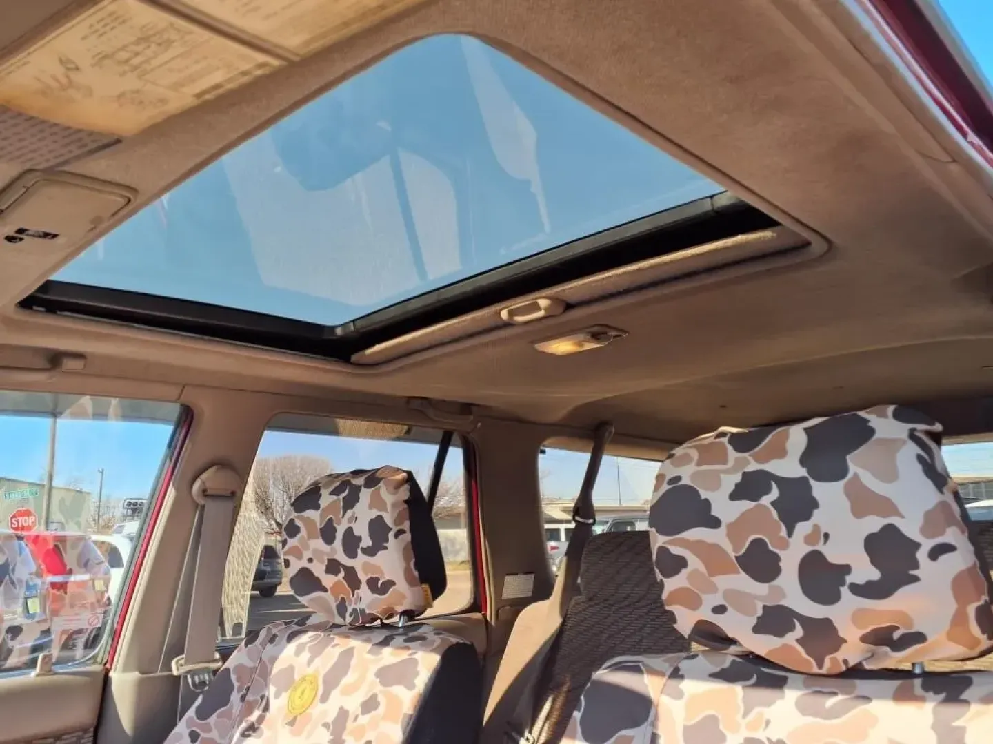 1995 Cardinal Red 000 Toyota 4RUNNER VN39 SR5 (JT3VN39W4S8) with an 3.0L engine, Automatic transmission, located at 1401 N. Hobart, Pampa, TX, 79065, (806) 665-9872, 35.549953, -100.975098 - **Unleash Your Adventurous Spirit with the 1995 Toyota 4Runner SR5 V6 4WD at Xtra Auto Center!**<br /> <br /> Are you ready to elevate your weekend adventures? This classic 1995 Toyota 4Runner SR5 V6 4WD is the ultimate companion for outdoor enthusiasts and families on the go. Whether you're navigat - Photo#5