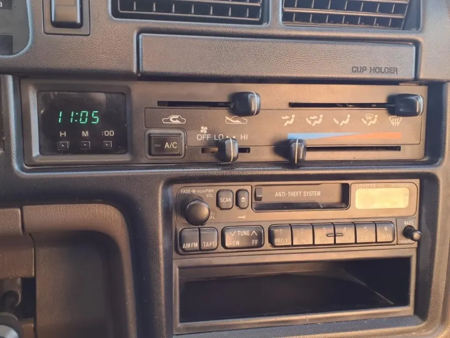1995 Cardinal Red 000 Toyota 4RUNNER VN39 SR5 (JT3VN39W4S8) with an 3.0L engine, Automatic transmission, located at 1401 N. Hobart, Pampa, TX, 79065, (806) 665-9872, 35.549953, -100.975098 - **Unleash Your Adventurous Spirit with the 1995 Toyota 4Runner SR5 V6 4WD at Xtra Auto Center!**<br /> <br /> Are you ready to elevate your weekend adventures? This classic 1995 Toyota 4Runner SR5 V6 4WD is the ultimate companion for outdoor enthusiasts and families on the go. Whether you're navigat - Photo#6