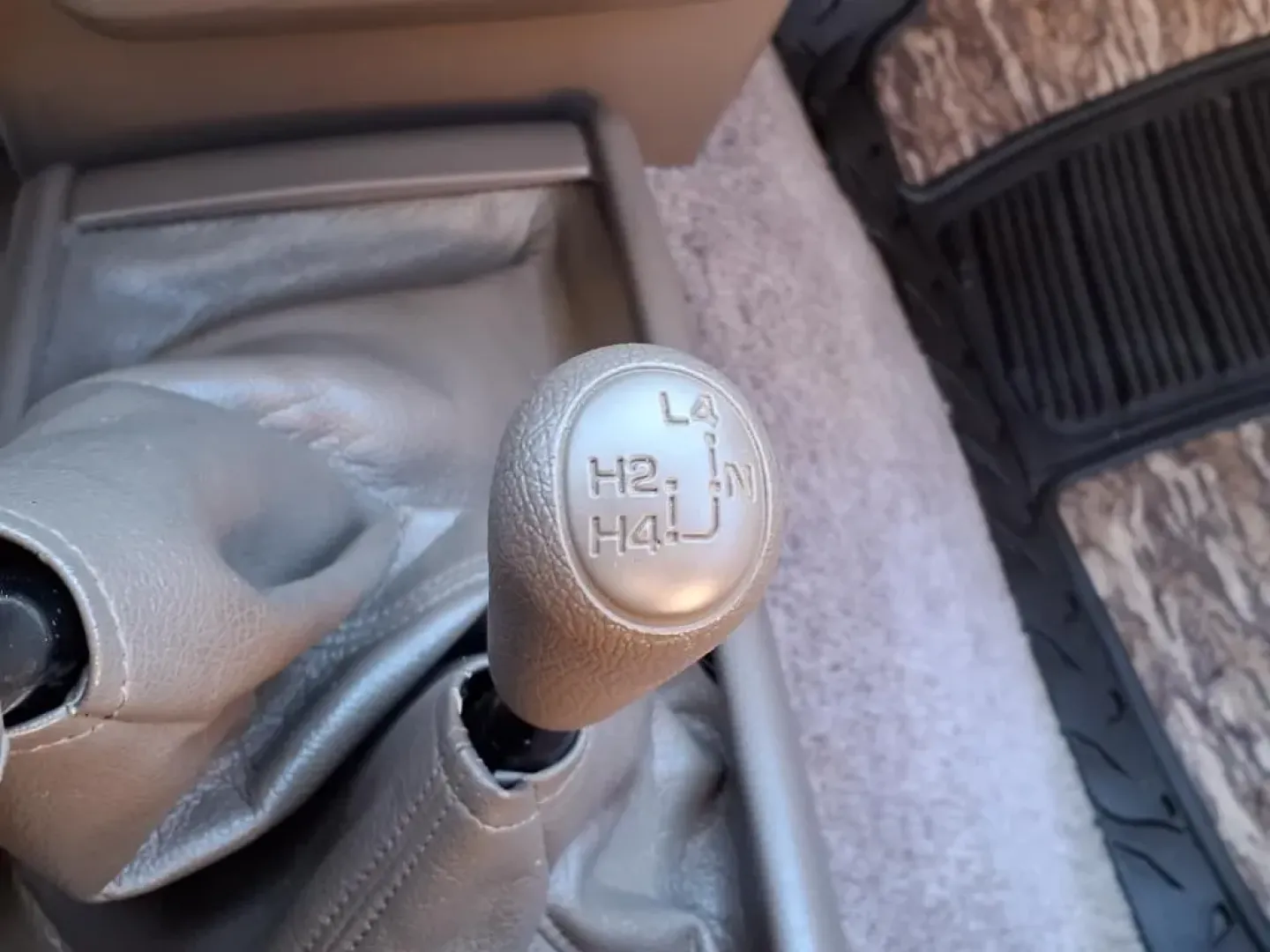 1995 Cardinal Red 000 Toyota 4RUNNER VN39 SR5 (JT3VN39W4S8) with an 3.0L engine, Automatic transmission, located at 1401 N. Hobart, Pampa, TX, 79065, (806) 665-9872, 35.549953, -100.975098 - **Unleash Your Adventurous Spirit with the 1995 Toyota 4Runner SR5 V6 4WD at Xtra Auto Center!**<br /> <br /> Are you ready to elevate your weekend adventures? This classic 1995 Toyota 4Runner SR5 V6 4WD is the ultimate companion for outdoor enthusiasts and families on the go. Whether you're navigat - Photo#7