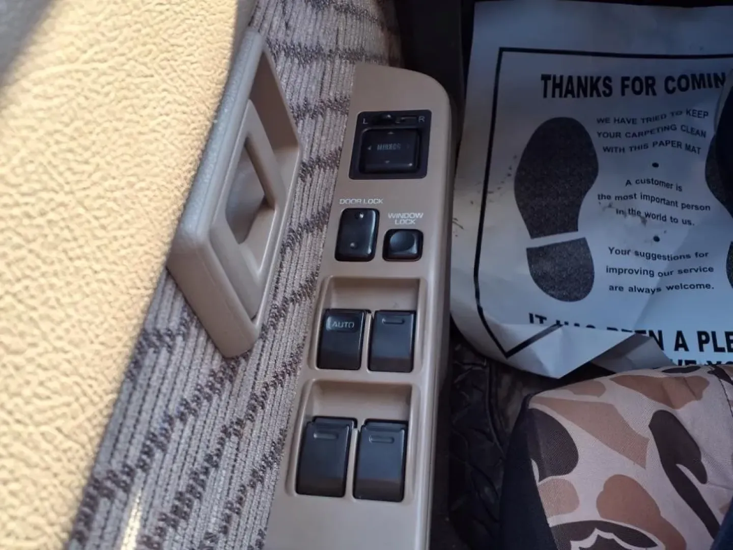 1995 Cardinal Red 000 Toyota 4RUNNER VN39 SR5 (JT3VN39W4S8) with an 3.0L engine, Automatic transmission, located at 1401 N. Hobart, Pampa, TX, 79065, (806) 665-9872, 35.549953, -100.975098 - **Unleash Your Adventurous Spirit with the 1995 Toyota 4Runner SR5 V6 4WD at Xtra Auto Center!**<br /> <br /> Are you ready to elevate your weekend adventures? This classic 1995 Toyota 4Runner SR5 V6 4WD is the ultimate companion for outdoor enthusiasts and families on the go. Whether you're navigat - Photo#8