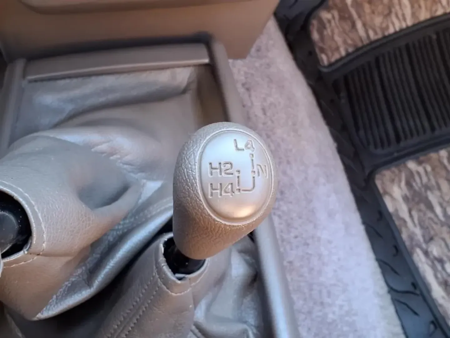 1995 Cardinal Red 000 Toyota 4Runner SR5 V6 4WD (JT3VN39W4S8) with an Other engine, Automatic transmission, located at 1401 N. Hobart, Pampa, TX, 79065, (806) 665-9872, 35.549953, -100.975098 - **Unleash Your Adventurous Spirit with the 1995 Toyota 4Runner SR5 V6 4WD at Xtra Auto Center!**<br /> <br /> Are you ready to elevate your weekend adventures? This classic 1995 Toyota 4Runner SR5 V6 4WD is the ultimate companion for outdoor enthusiasts and families on the go. Whether you're navigat - Photo#7