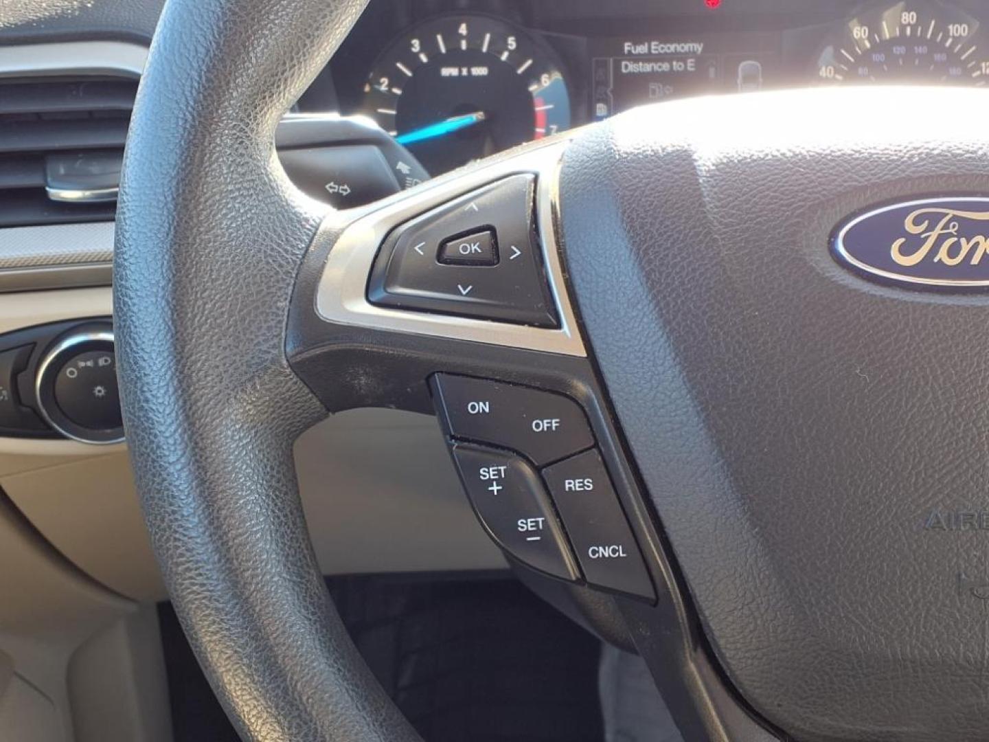 2016 Oxford White Ford Fusion SE (3FA6P0H73GR) with an 2.5L 2.5L I4 175hp 175ft. lbs. Sequential Multiport Fuel Injection engine, 6-Speed Shiftable Automatic transmission, located at 1401 N. Hobart, Pampa, TX, 79065, (806) 665-9872, 35.549953, -100.975098 - Photo#6