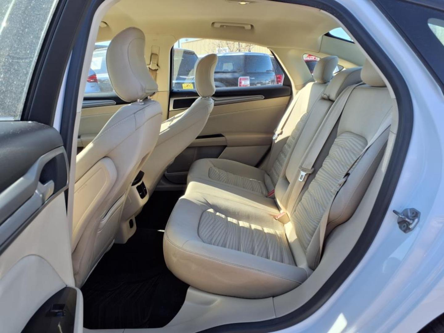 2016 Oxford White Ford Fusion SE (3FA6P0H73GR) with an 2.5L 2.5L I4 175hp 175ft. lbs. Sequential Multiport Fuel Injection engine, 6-Speed Shiftable Automatic transmission, located at 1401 N. Hobart, Pampa, TX, 79065, (806) 665-9872, 35.549953, -100.975098 - Photo#11