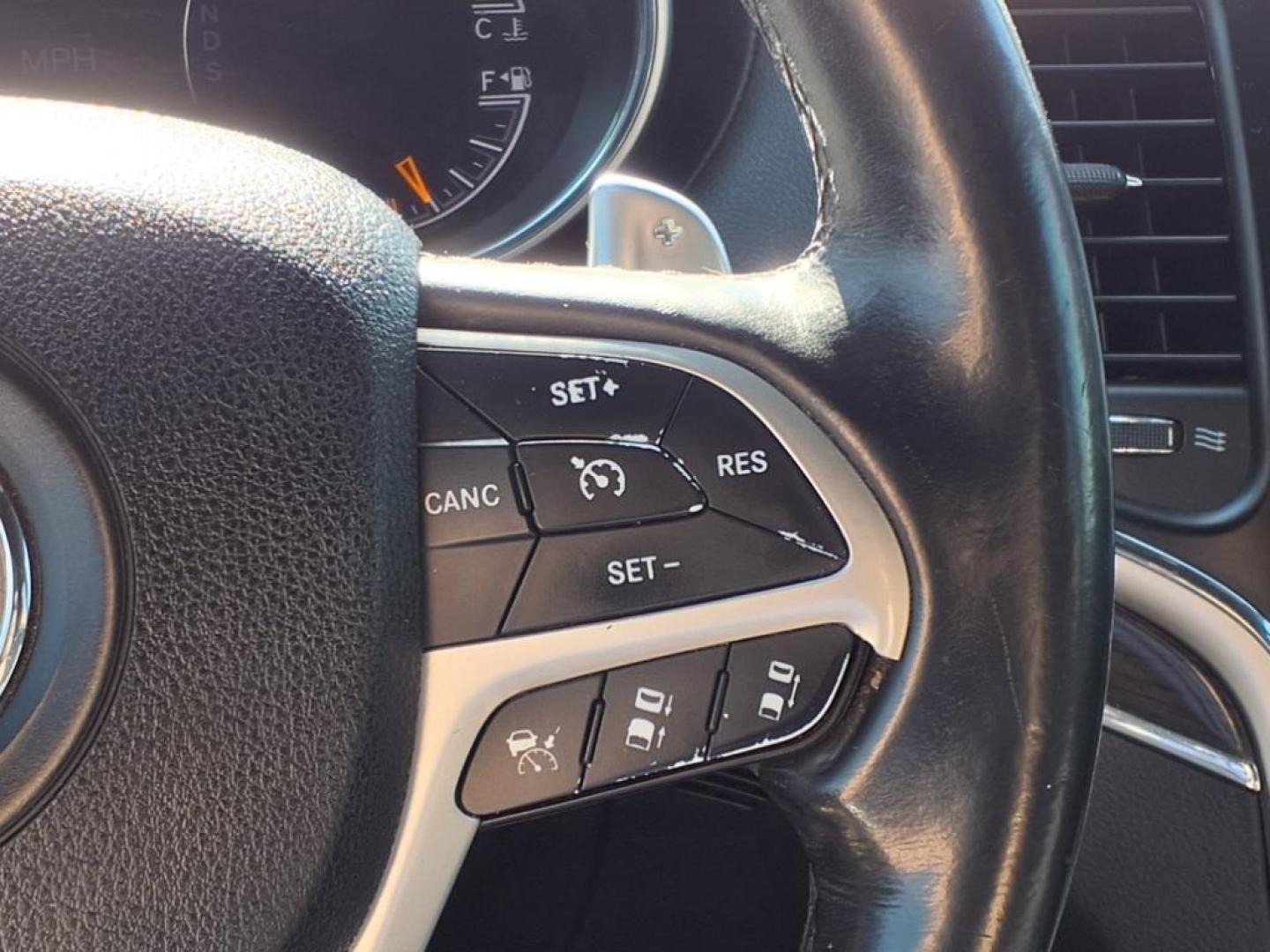 2015 Bright White Clear Coat Jeep Grand Cherokee Overland (1C4RJECG1FC) with an 3.6L 3.6L V6 290hp 260ft. lbs. Sequential Multiport Fuel Injection engine, 8-Speed Shiftable Automatic transmission, located at 1401 N. Hobart, Pampa, TX, 79065, (806) 665-9872, 35.549953, -100.975098 - Photo#10