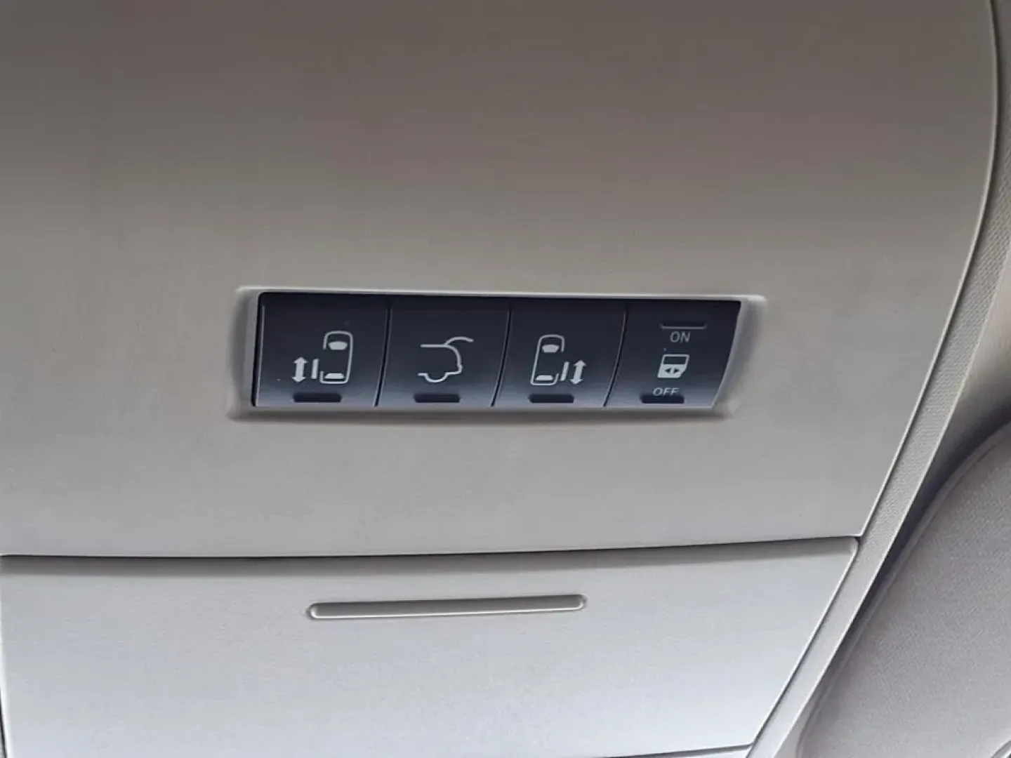 2015 Billet Silver Metallic Clear Coat Psc Dodge Grand Caravan SXT (2C4RDGCG2FR) with an Other engine, Automatic transmission, located at 1401 N. Hobart, Pampa, TX, 79065, (806) 665-9872, 35.549953, -100.975098 - **Explore Endless Possibilities with the 2015 Dodge Grand Caravan at Xtra Auto Center!**<br /> <br /> Are you ready to elevate your family adventures or make your daily commute more comfortable? Look no further than this versatile 2015 Dodge Grand Caravan SXT, available now at Xtra Auto Center in Pa - Photo#9