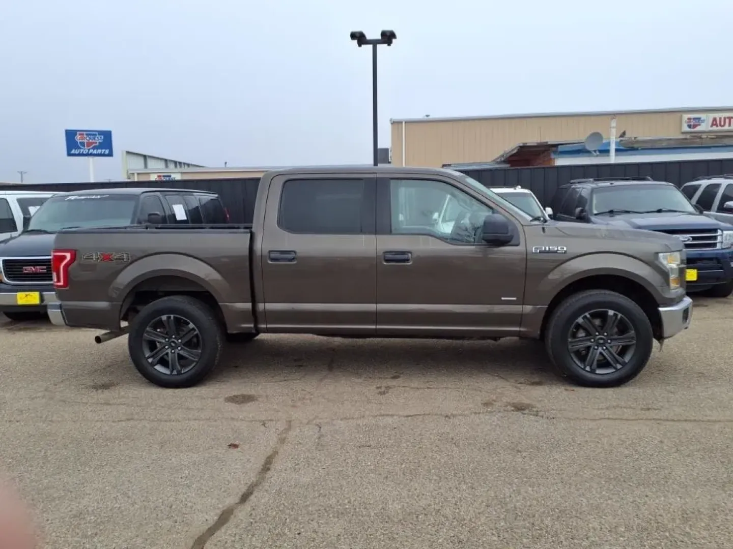 2015 Caribou Metallic H5 Ford F-150 XL SuperCrew 5.5-ft. Bed 4WD (1FTEW1EG9FF) with an Other engine, located at 1401 N. Hobart, Pampa, TX, 79065, (806) 665-9872, 35.549953, -100.975098 - **Unleash Adventure with the 2015 Ford F-150 XLT SuperCrew Your Perfect Weekend Warrior!**<br /> <br /> Are you ready to elevate your outdoor adventures or simply enhance your daily commutes? The 2015 Ford F-150 XLT SuperCrew is the truck that blends rugged capability with comfort and style, making - Photo#2