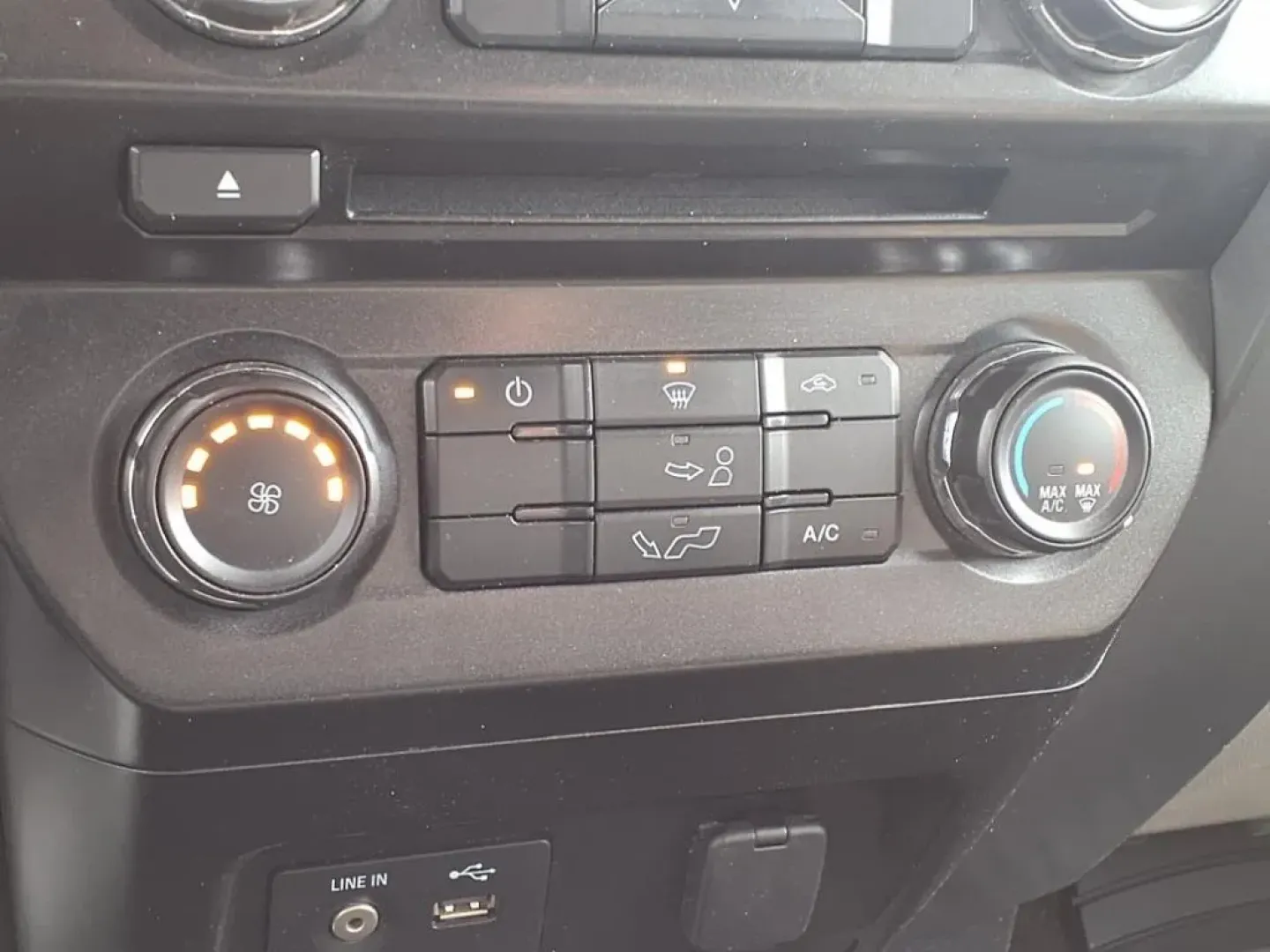 2015 Caribou Metallic H5 Ford F-150 XL SuperCrew 5.5-ft. Bed 4WD (1FTEW1EG9FF) with an Other engine, located at 1401 N. Hobart, Pampa, TX, 79065, (806) 665-9872, 35.549953, -100.975098 - **Unleash Adventure with the 2015 Ford F-150 XLT SuperCrew Your Perfect Weekend Warrior!**<br /> <br /> Are you ready to elevate your outdoor adventures or simply enhance your daily commutes? The 2015 Ford F-150 XLT SuperCrew is the truck that blends rugged capability with comfort and style, making - Photo#6