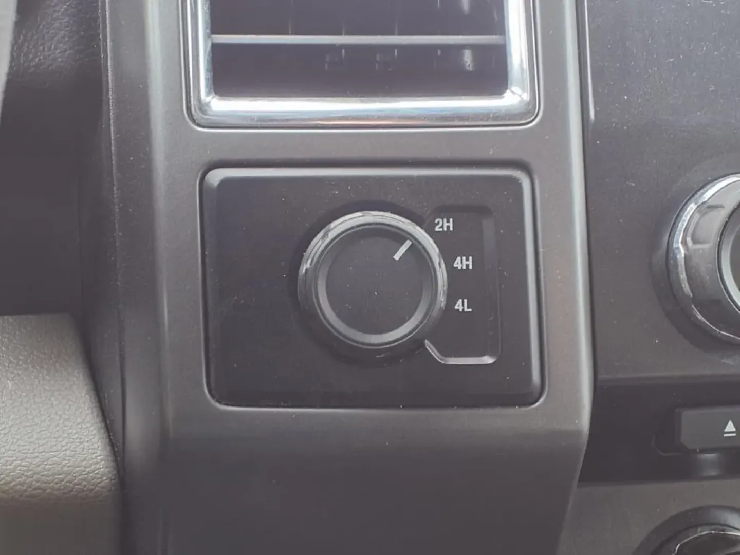 2015 Caribou Metallic H5 Ford F-150 XL SuperCrew 5.5-ft. Bed 4WD (1FTEW1EG9FF) with an Other engine, located at 1401 N. Hobart, Pampa, TX, 79065, (806) 665-9872, 35.549953, -100.975098 - **Unleash Adventure with the 2015 Ford F-150 XLT SuperCrew Your Perfect Weekend Warrior!**<br /> <br /> Are you ready to elevate your outdoor adventures or simply enhance your daily commutes? The 2015 Ford F-150 XLT SuperCrew is the truck that blends rugged capability with comfort and style, making - Photo#9