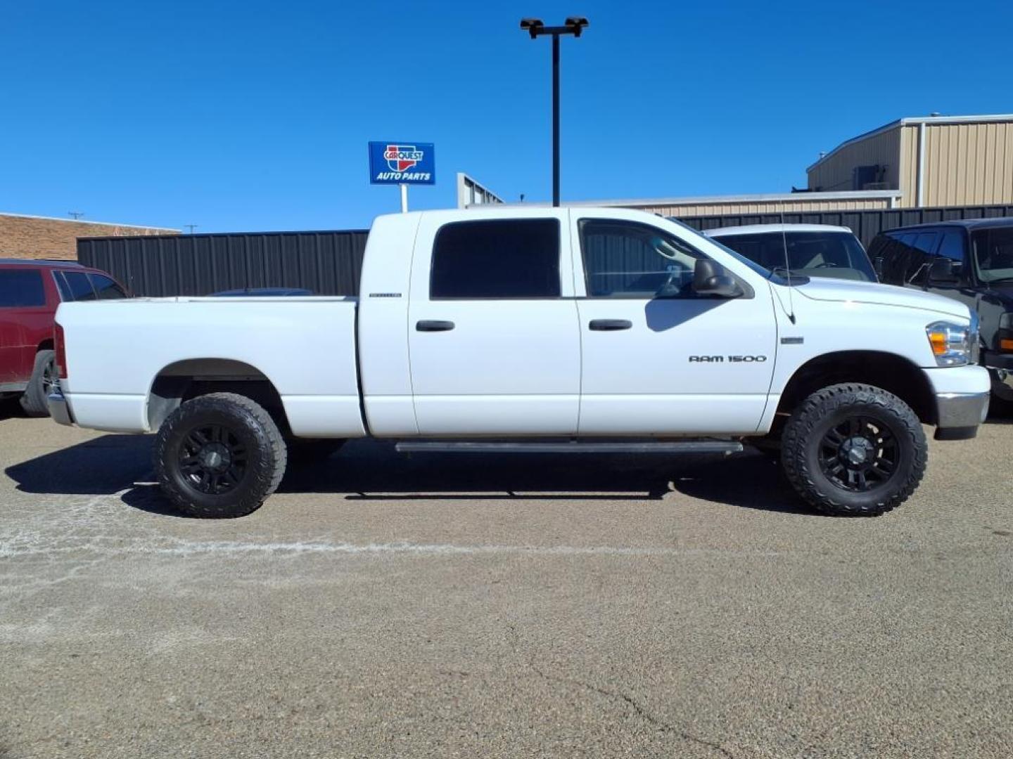 2006 Bright White Clearcoat Pw7 Dodge Ram 1500 SLT (3D7KS19D96G) with an 5.7L HEMI 5.7L V8 345hp 375ft. lbs. Sequential Multiport Fuel Injection engine, 5-Speed Automatic transmission, located at 1401 N. Hobart, Pampa, TX, 79065, (806) 665-9872, 35.549953, -100.975098 - Photo#2