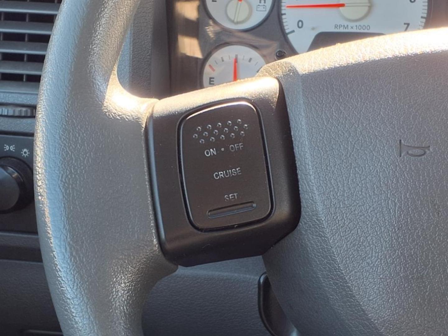 2006 Bright White Clearcoat Pw7 Dodge Ram 1500 SLT (3D7KS19D96G) with an 5.7L HEMI 5.7L V8 345hp 375ft. lbs. Sequential Multiport Fuel Injection engine, 5-Speed Automatic transmission, located at 1401 N. Hobart, Pampa, TX, 79065, (806) 665-9872, 35.549953, -100.975098 - Photo#8