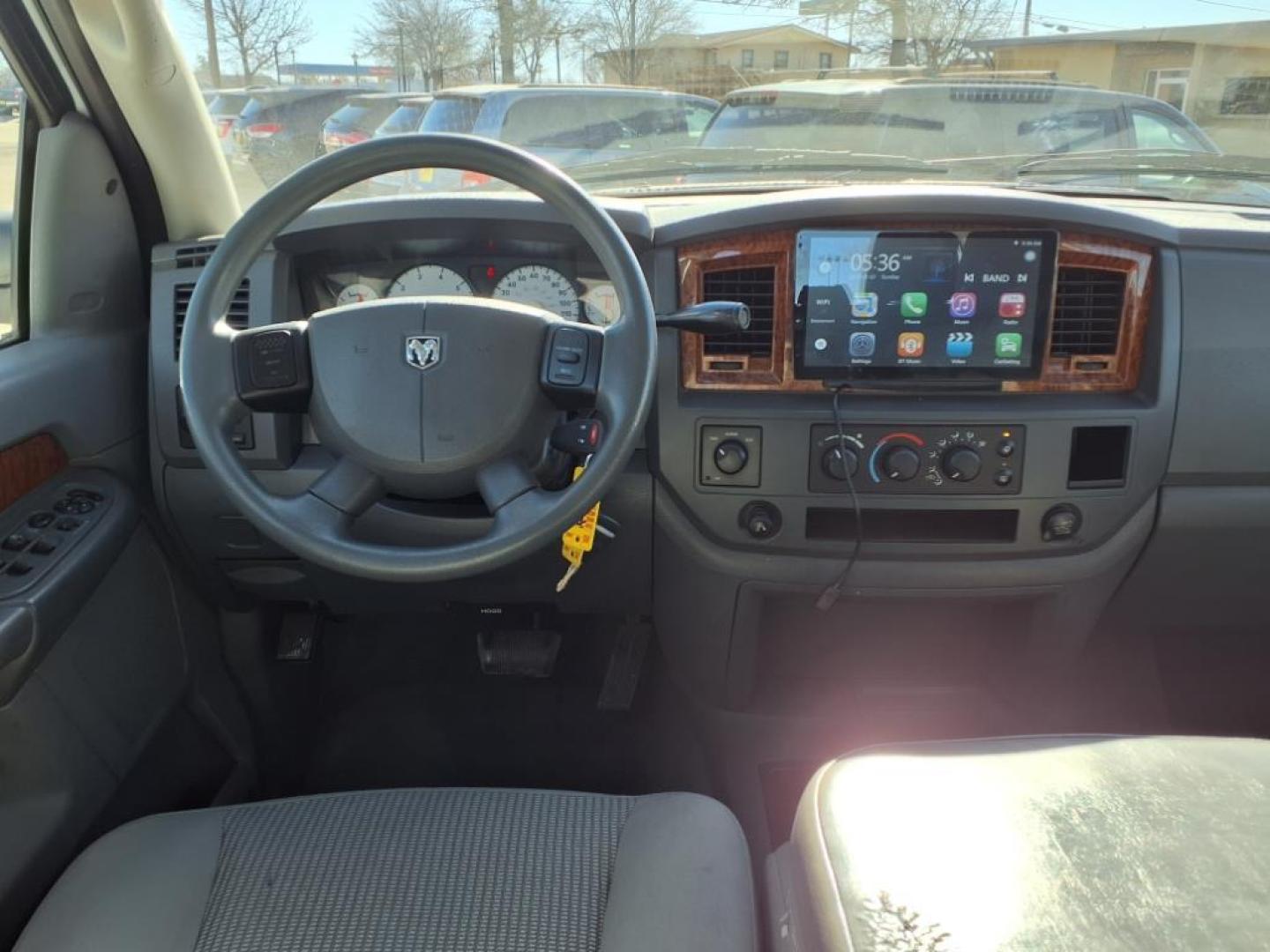 2006 Bright White Clearcoat Pw7 Dodge Ram 1500 SLT (3D7KS19D96G) with an 5.7L HEMI 5.7L V8 345hp 375ft. lbs. Sequential Multiport Fuel Injection engine, 5-Speed Automatic transmission, located at 1401 N. Hobart, Pampa, TX, 79065, (806) 665-9872, 35.549953, -100.975098 - Photo#9