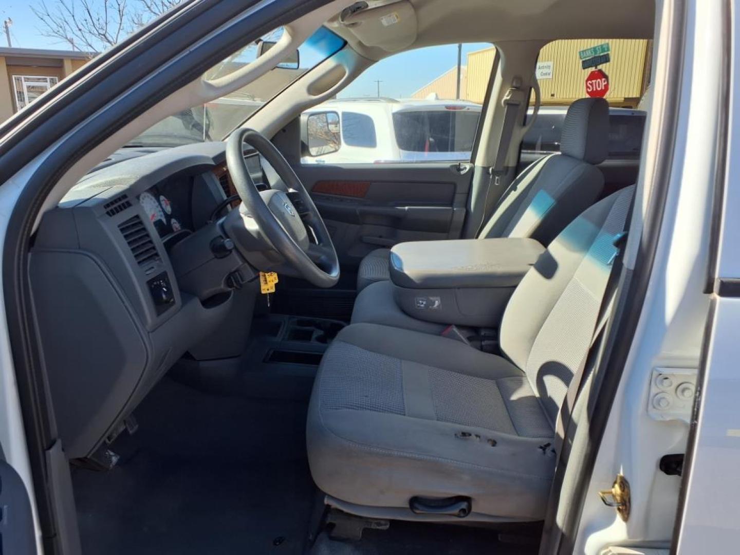 2006 Bright White Clearcoat Pw7 Dodge Ram 1500 SLT (3D7KS19D96G) with an 5.7L HEMI 5.7L V8 345hp 375ft. lbs. Sequential Multiport Fuel Injection engine, 5-Speed Automatic transmission, located at 1401 N. Hobart, Pampa, TX, 79065, (806) 665-9872, 35.549953, -100.975098 - Photo#10