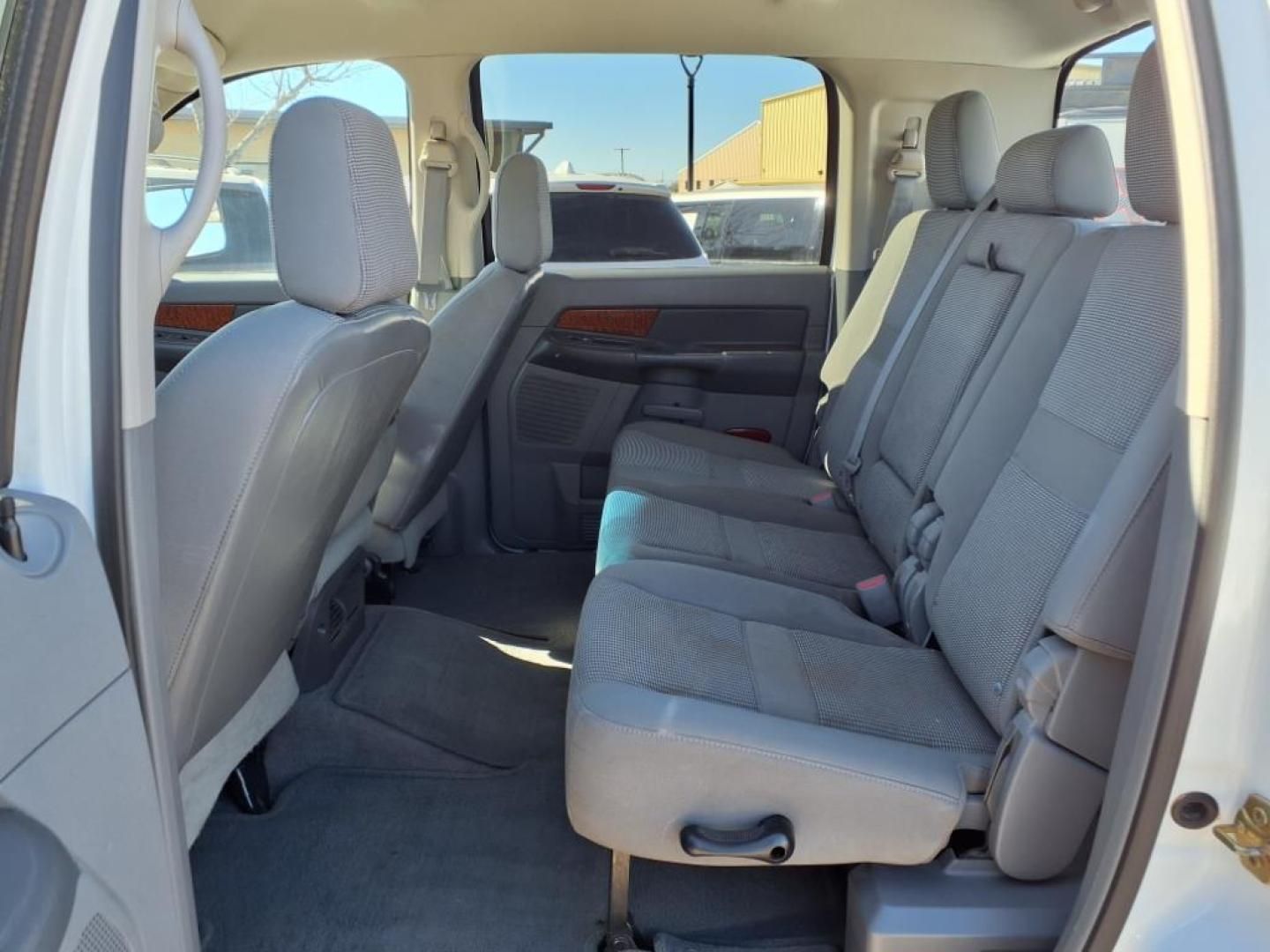 2006 Bright White Clearcoat Pw7 Dodge Ram 1500 SLT (3D7KS19D96G) with an 5.7L HEMI 5.7L V8 345hp 375ft. lbs. Sequential Multiport Fuel Injection engine, 5-Speed Automatic transmission, located at 1401 N. Hobart, Pampa, TX, 79065, (806) 665-9872, 35.549953, -100.975098 - Photo#11