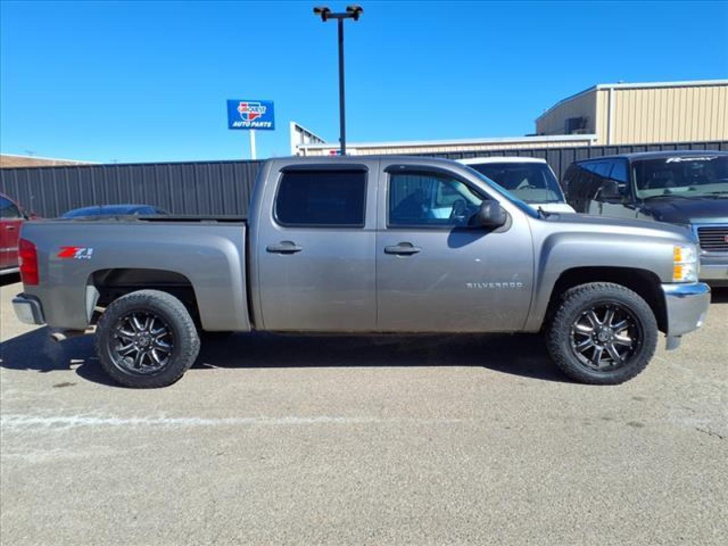2012 Gray Metallic Chevrolet Silverado 1500 LT (1GCPKSE78CF) with an 5.3L Vortec 5.3L Flex Fuel V8 315hp 335ft. lbs. Sequential-Port F.I. engine, 6-Speed Shiftable Automatic transmission, located at 1401 N. Hobart, Pampa, TX, 79065, (806) 665-9872, 35.549953, -100.975098 - Photo#2