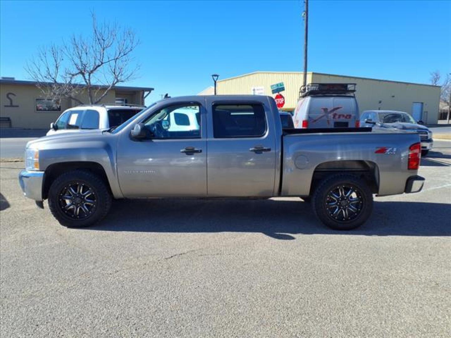 2012 Gray Metallic Chevrolet Silverado 1500 LT (1GCPKSE78CF) with an 5.3L Vortec 5.3L Flex Fuel V8 315hp 335ft. lbs. Sequential-Port F.I. engine, 6-Speed Shiftable Automatic transmission, located at 1401 N. Hobart, Pampa, TX, 79065, (806) 665-9872, 35.549953, -100.975098 - Photo#4