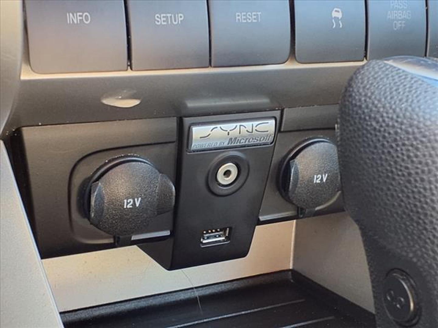 2010 Ingot Silver Metallic Ux Ford Focus SES (1FAHP3GN3AW) with an 2.0L 2.0L I4 140hp 136ft. lbs. Sequential Multiport Fuel Injection engine, 4-Speed Automatic transmission, located at 1401 N. Hobart, Pampa, TX, 79065, (806) 665-9872, 35.549953, -100.975098 - Photo#7