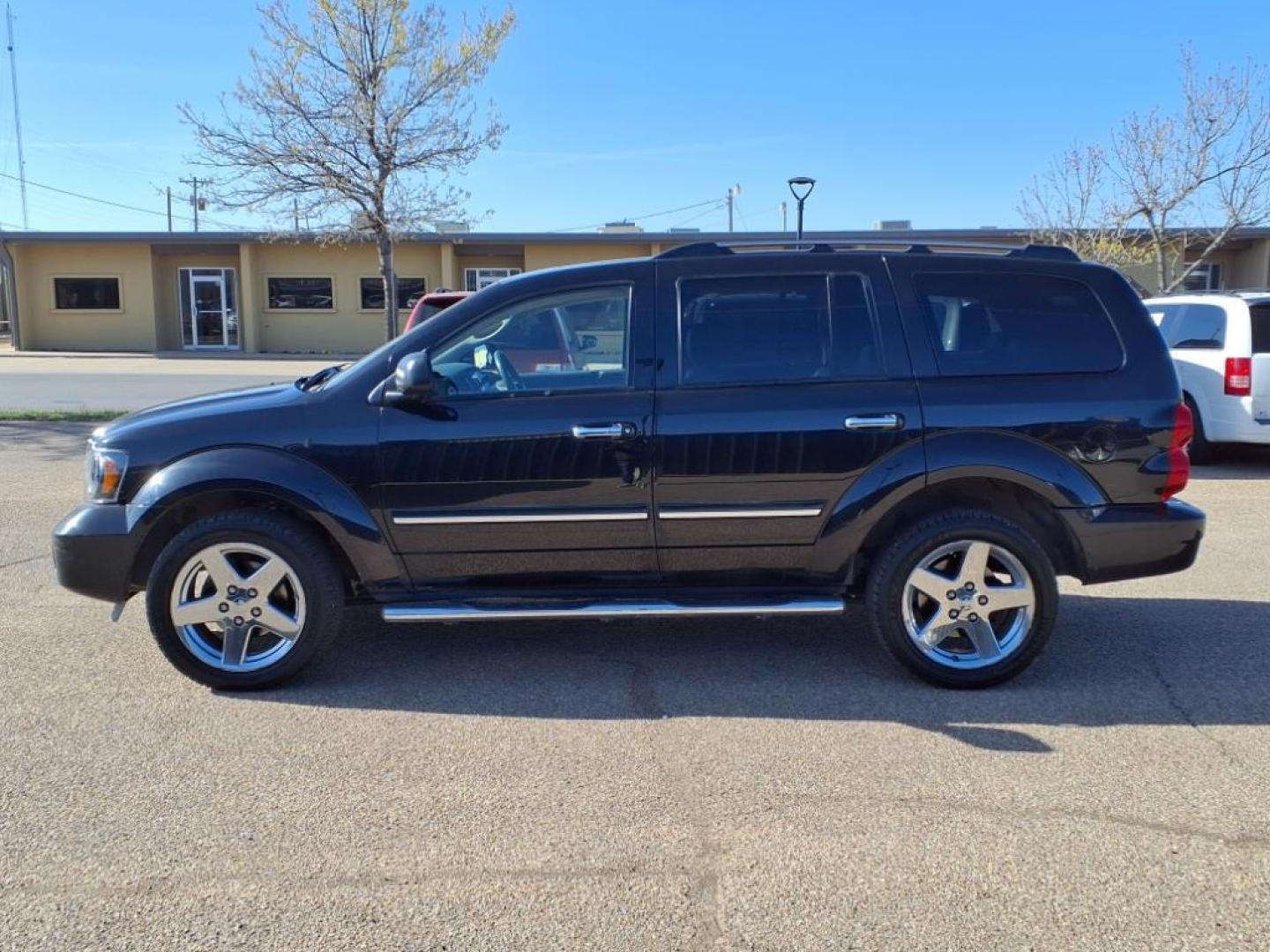 2008 Brilliant Black Crystal Pearl Coat Pxr Dodge Durango Limited (1D8HB58238F) with an 5.7L HEMI 5.7L V8 335hp 370ft. lbs. Sequential Multiport Fuel Injection engine, 5-Speed Automatic transmission, located at 1401 N. Hobart, Pampa, TX, 79065, (806) 665-9872, 35.549953, -100.975098 - Photo#4