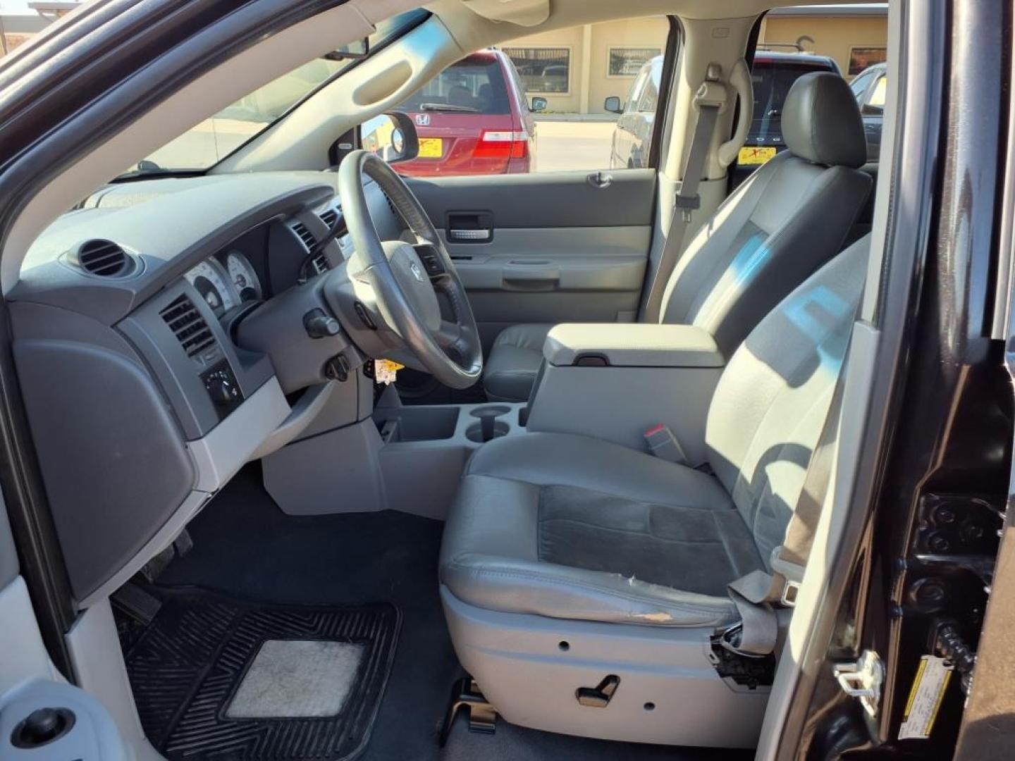 2008 Brilliant Black Crystal Pearl Coat Pxr Dodge Durango Limited (1D8HB58238F) with an 5.7L HEMI 5.7L V8 335hp 370ft. lbs. Sequential Multiport Fuel Injection engine, 5-Speed Automatic transmission, located at 1401 N. Hobart, Pampa, TX, 79065, (806) 665-9872, 35.549953, -100.975098 - Photo#11
