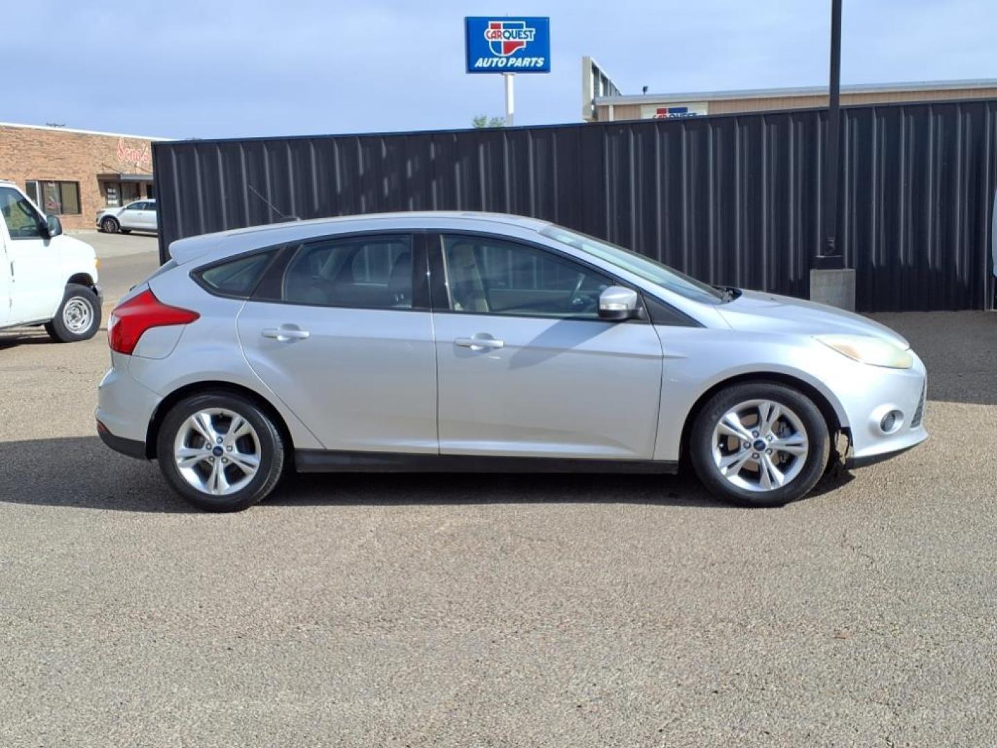 2014 Ingot Silver Metallic Ux Ford Focus SE (1FADP3K28EL) with an 2.0L 2.0L Flex Fuel I4 160hp 146ft. lbs. Fuel Injected engine, 6-Speed Double Clutch transmission, located at 1401 N. Hobart, Pampa, TX, 79065, (806) 665-9872, 35.549953, -100.975098 - Photo#2