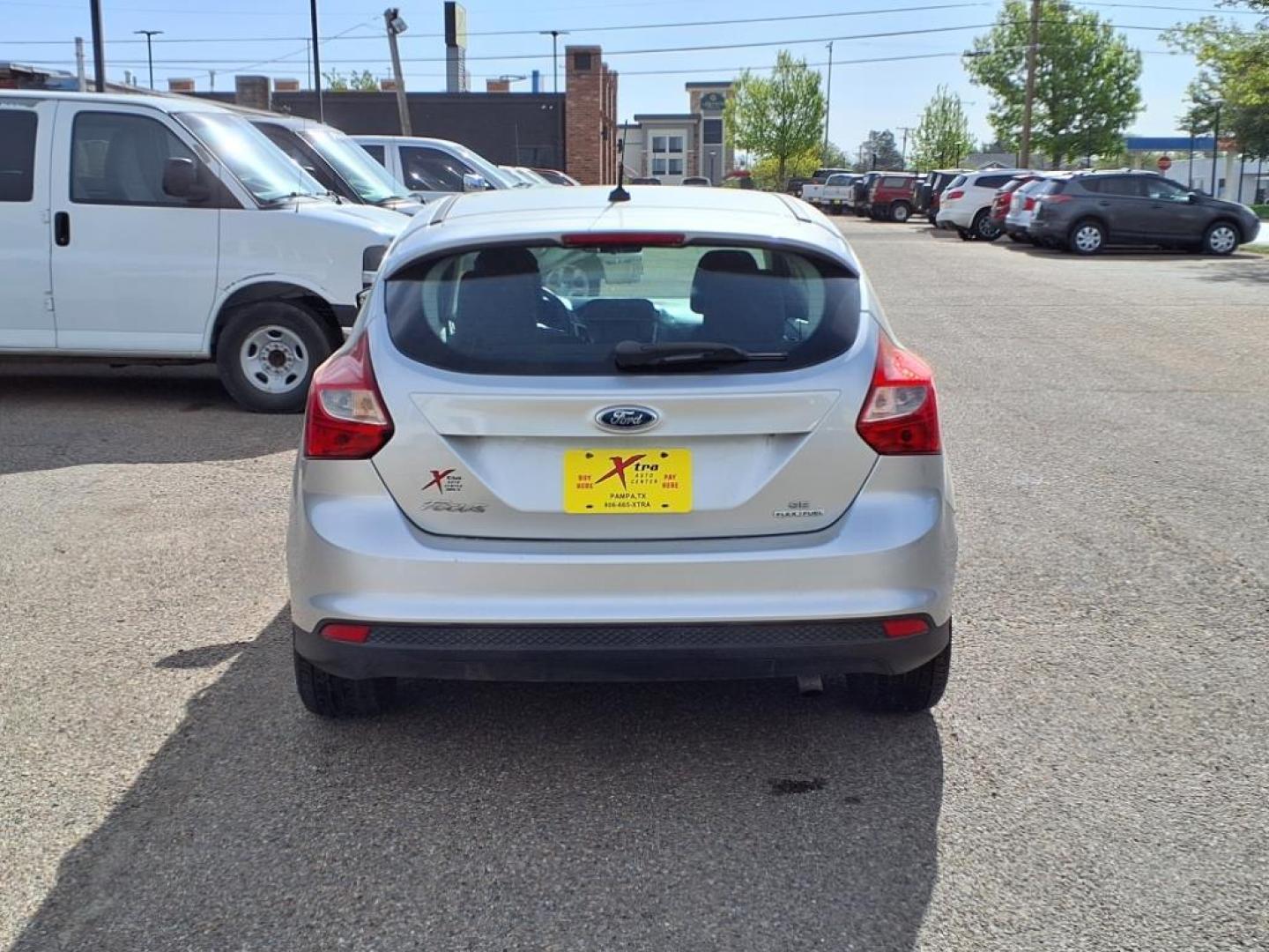 2014 Ingot Silver Metallic Ux Ford Focus SE (1FADP3K28EL) with an 2.0L 2.0L Flex Fuel I4 160hp 146ft. lbs. Fuel Injected engine, 6-Speed Double Clutch transmission, located at 1401 N. Hobart, Pampa, TX, 79065, (806) 665-9872, 35.549953, -100.975098 - Photo#3