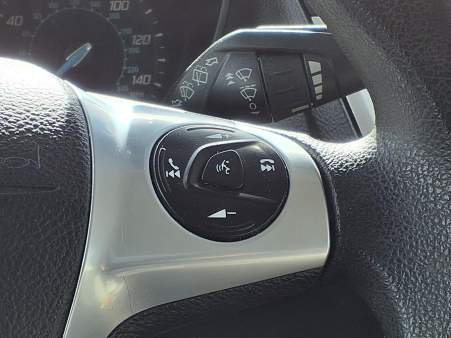2014 Ingot Silver Metallic Ux Ford Focus SE (1FADP3K28EL) with an 2.0L 2.0L Flex Fuel I4 160hp 146ft. lbs. Fuel Injected engine, 6-Speed Double Clutch transmission, located at 1401 N. Hobart, Pampa, TX, 79065, (806) 665-9872, 35.549953, -100.975098 - Photo#5