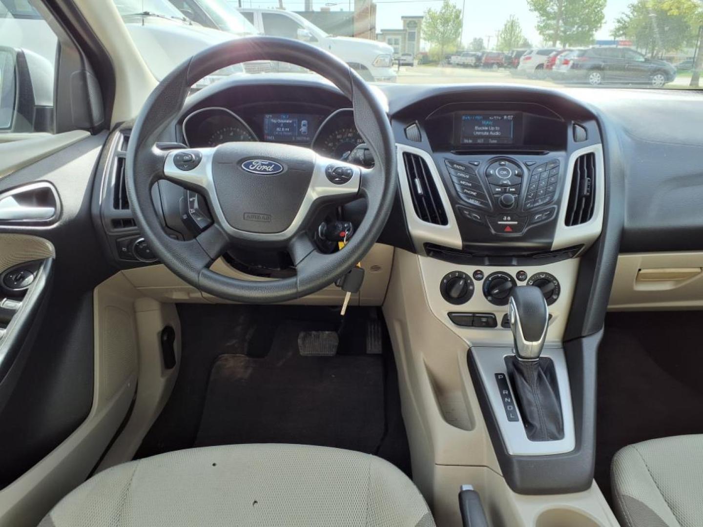 2014 Ingot Silver Metallic Ux Ford Focus SE (1FADP3K28EL) with an 2.0L 2.0L Flex Fuel I4 160hp 146ft. lbs. Fuel Injected engine, 6-Speed Double Clutch transmission, located at 1401 N. Hobart, Pampa, TX, 79065, (806) 665-9872, 35.549953, -100.975098 - Photo#8