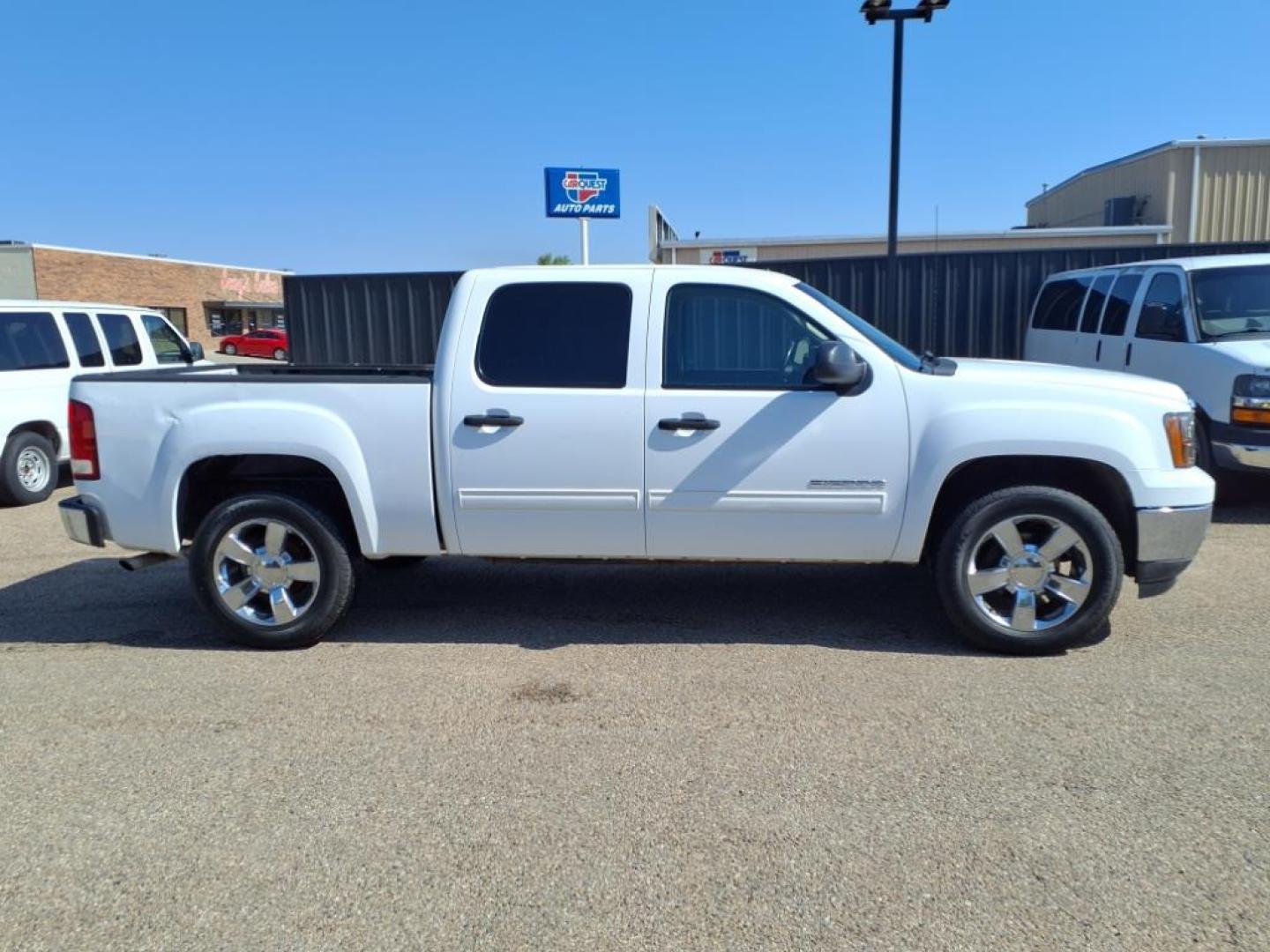 2012 Summit White GMC Sierra 1500 SLE (3GTP1VE01CG) with an 5.3L Vortec 5.3L Flex Fuel V8 315hp 335ft. lbs. Sequential-Port F.I. engine, 6-Speed Shiftable Automatic transmission, located at 1401 N. Hobart, Pampa, TX, 79065, (806) 665-9872, 35.549953, -100.975098 - Photo#2