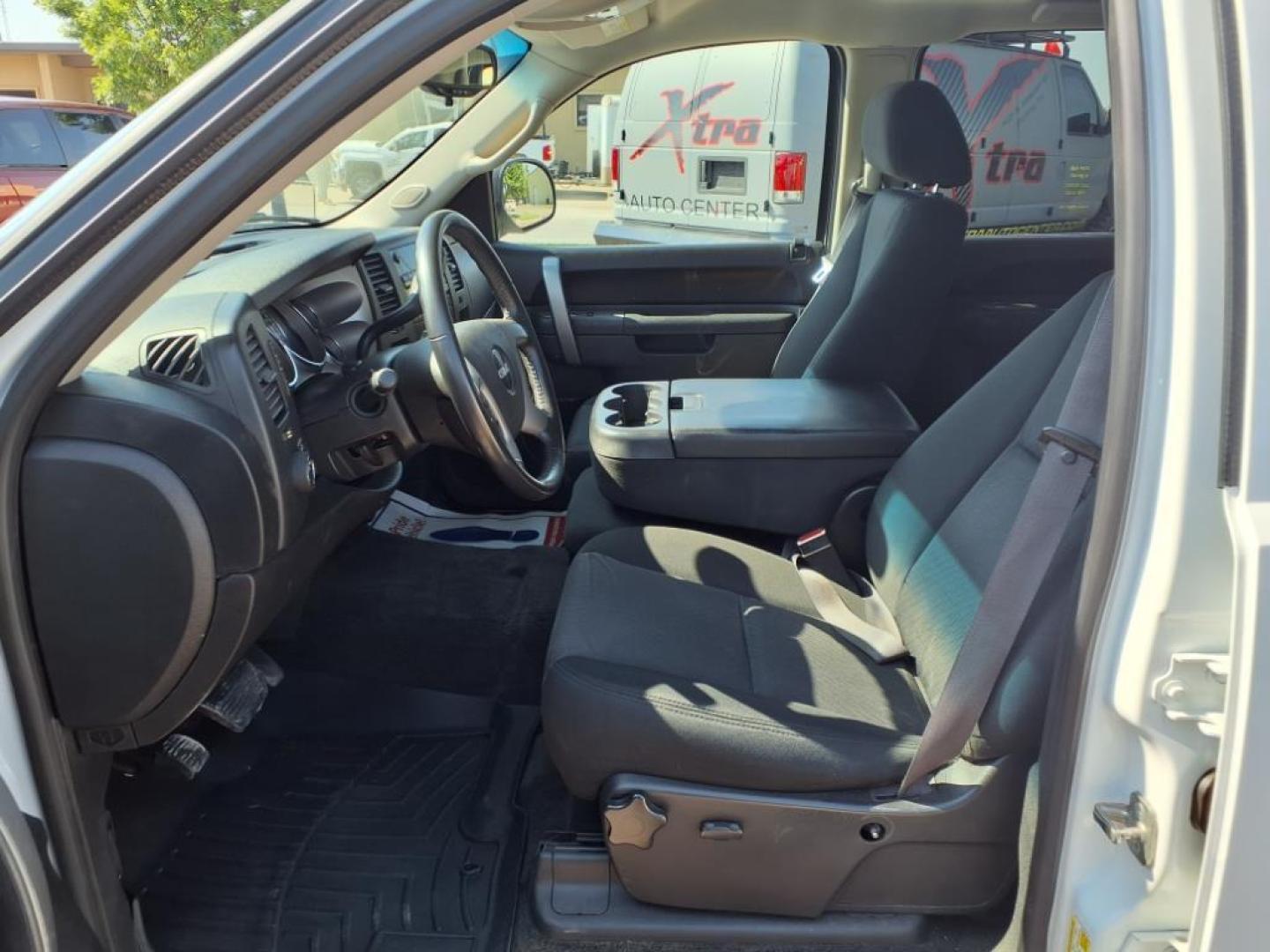 2012 Summit White GMC Sierra 1500 SLE (3GTP1VE01CG) with an 5.3L Vortec 5.3L Flex Fuel V8 315hp 335ft. lbs. Sequential-Port F.I. engine, 6-Speed Shiftable Automatic transmission, located at 1401 N. Hobart, Pampa, TX, 79065, (806) 665-9872, 35.549953, -100.975098 - Photo#9