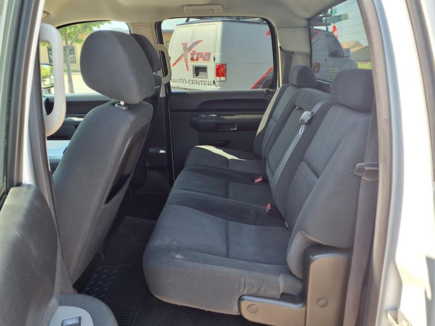 2012 Summit White GMC Sierra 1500 SLE (3GTP1VE01CG) with an 5.3L Vortec 5.3L Flex Fuel V8 315hp 335ft. lbs. Sequential-Port F.I. engine, 6-Speed Shiftable Automatic transmission, located at 1401 N. Hobart, Pampa, TX, 79065, (806) 665-9872, 35.549953, -100.975098 - Photo#10