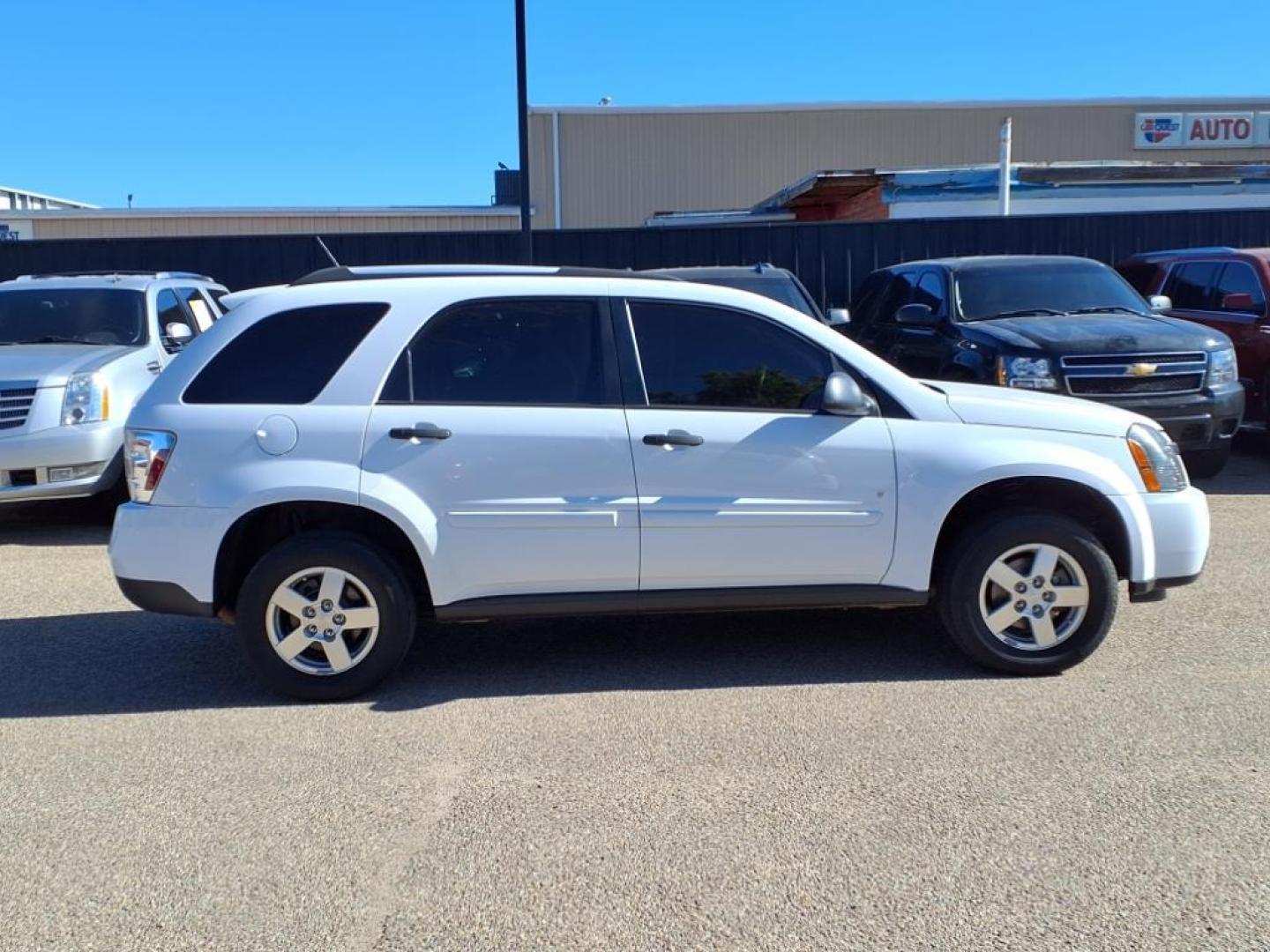 2008 Summit White Chevrolet Equinox LS (2CNDL23F986) with an 3.4L 3.4L V6 185hp 210ft. lbs. Sequential-Port F.I. engine, 5 Speed Automatic transmission, located at 1401 N. Hobart, Pampa, TX, 79065, (806) 665-9872, 35.549953, -100.975098 - Photo#2