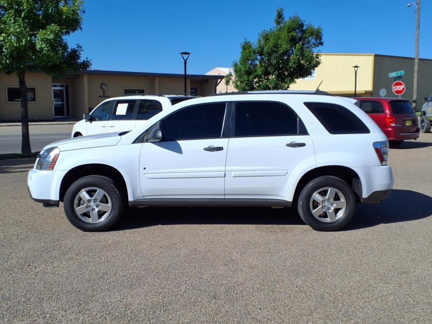 2008 Summit White Chevrolet Equinox LS (2CNDL23F986) with an 3.4L 3.4L V6 185hp 210ft. lbs. Sequential-Port F.I. engine, 5 Speed Automatic transmission, located at 1401 N. Hobart, Pampa, TX, 79065, (806) 665-9872, 35.549953, -100.975098 - Photo#4
