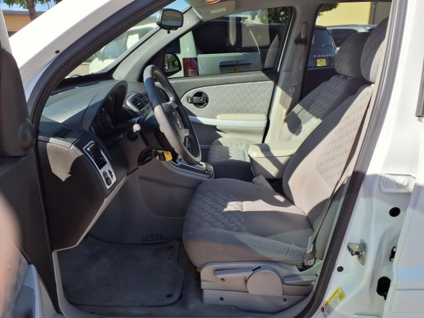 2008 Summit White Chevrolet Equinox LS (2CNDL23F986) with an 3.4L 3.4L V6 185hp 210ft. lbs. Sequential-Port F.I. engine, 5 Speed Automatic transmission, located at 1401 N. Hobart, Pampa, TX, 79065, (806) 665-9872, 35.549953, -100.975098 - Photo#8