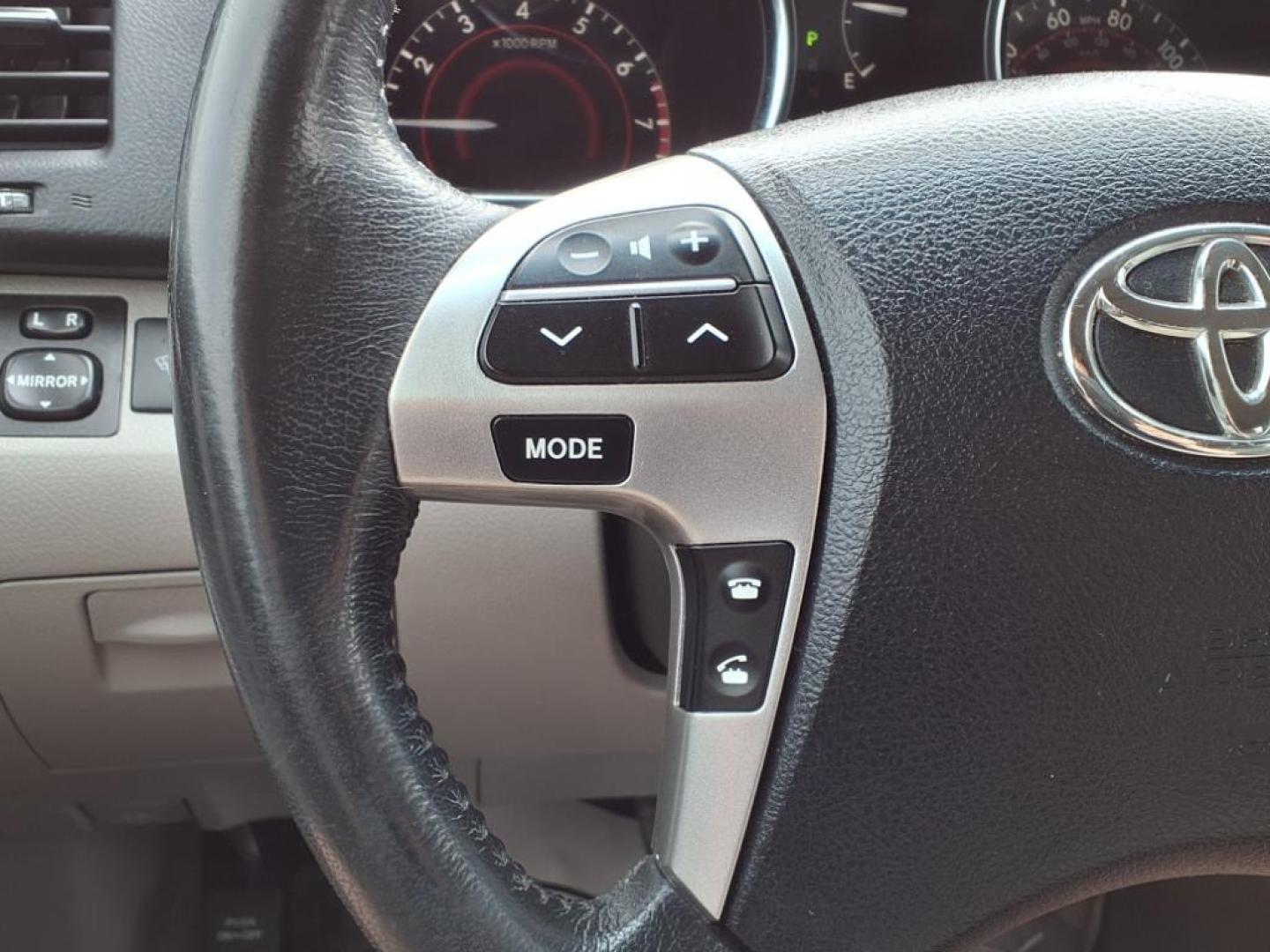 2012 Sizzling Crimson Mica Toyota Highlander SE (5TDZK3EH6CS) with an 3.5L 3.5L V6 270hp 248ft. lbs. Fuel Injected engine, 5-Speed Automatic transmission, located at 1401 N. Hobart, Pampa, TX, 79065, (806) 665-9872, 35.549953, -100.975098 - Photo#7