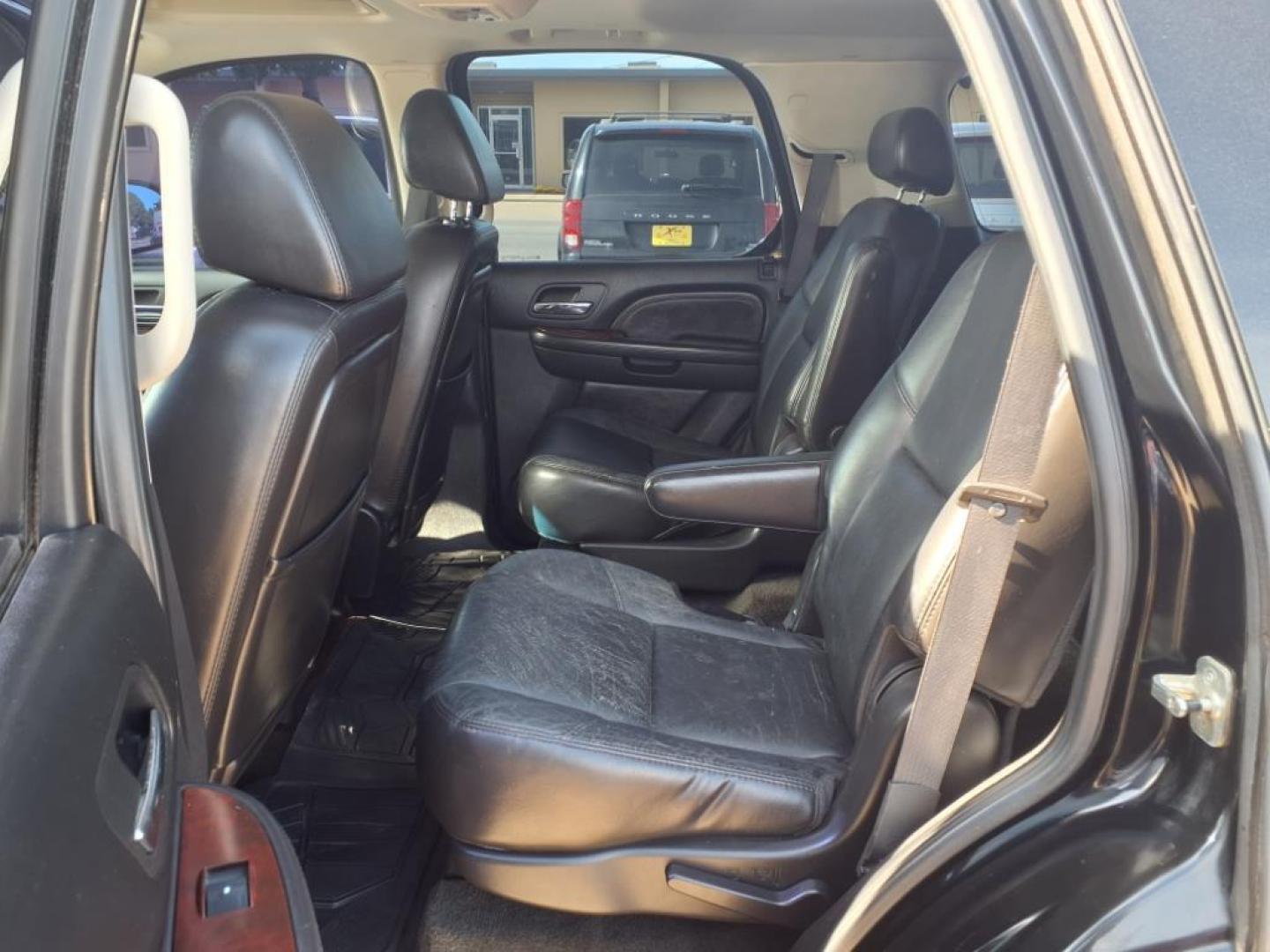 2007 Black Raven Cadillac Escalade Base (1GYEC63847R) with an 6.2L 6.2L V8 403hp 417ft. lbs. Sequential Electronic Fuel Injection engine, 6-Speed Shiftable Automatic transmission, located at 1401 N. Hobart, Pampa, TX, 79065, (806) 665-9872, 35.549953, -100.975098 - Photo#11