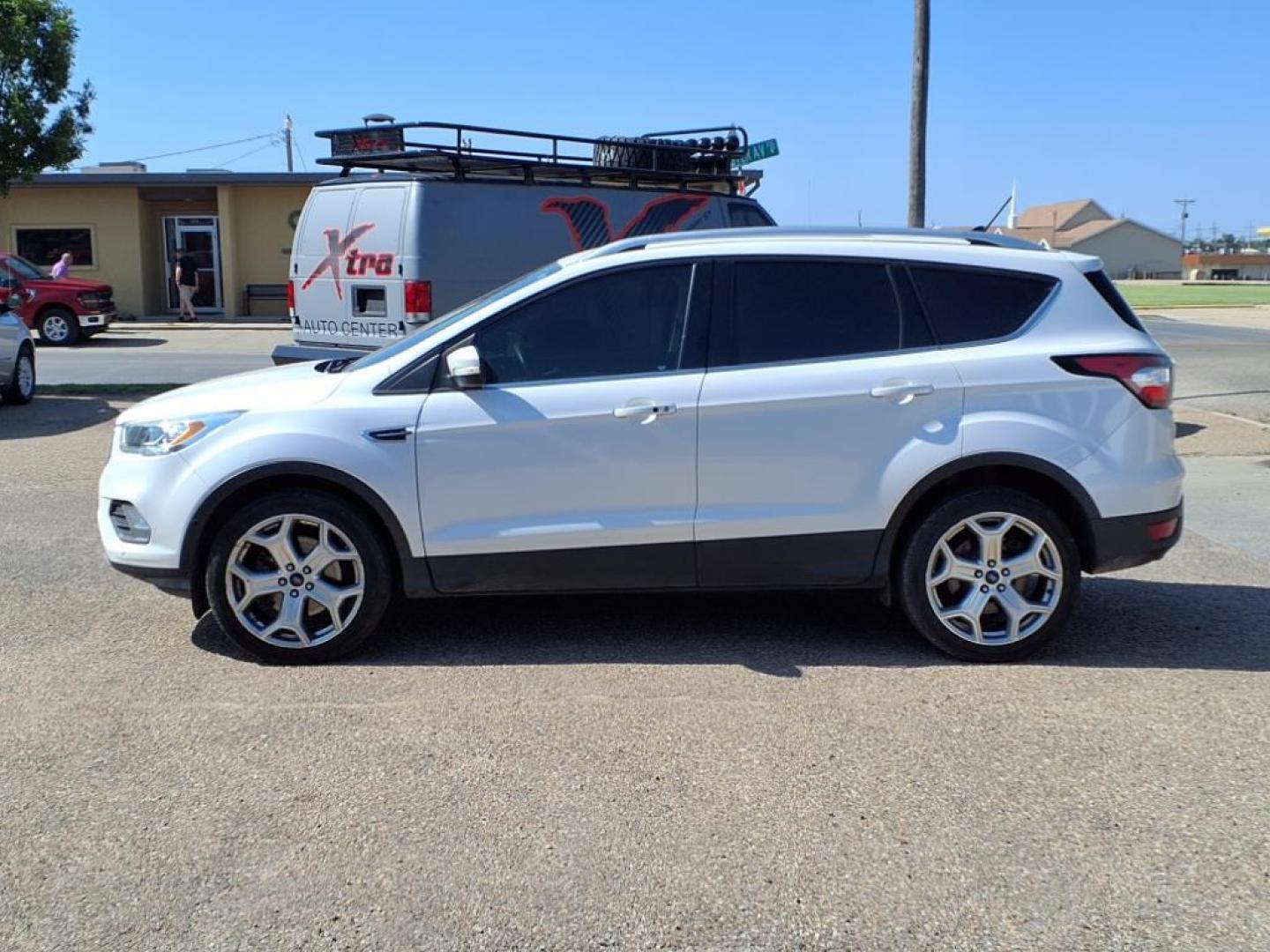 2018 White Platinum Metallic Tri-Coat Ford Escape Titanium (1FMCU9J96JU) with an 2.0L EcoBoost 2.0L Turbo I4 245hp 275ft. lbs. Direct Injection engine, 6-Speed Shiftable Automatic transmission, located at 1401 N. Hobart, Pampa, TX, 79065, (806) 665-9872, 35.549953, -100.975098 - Photo#4
