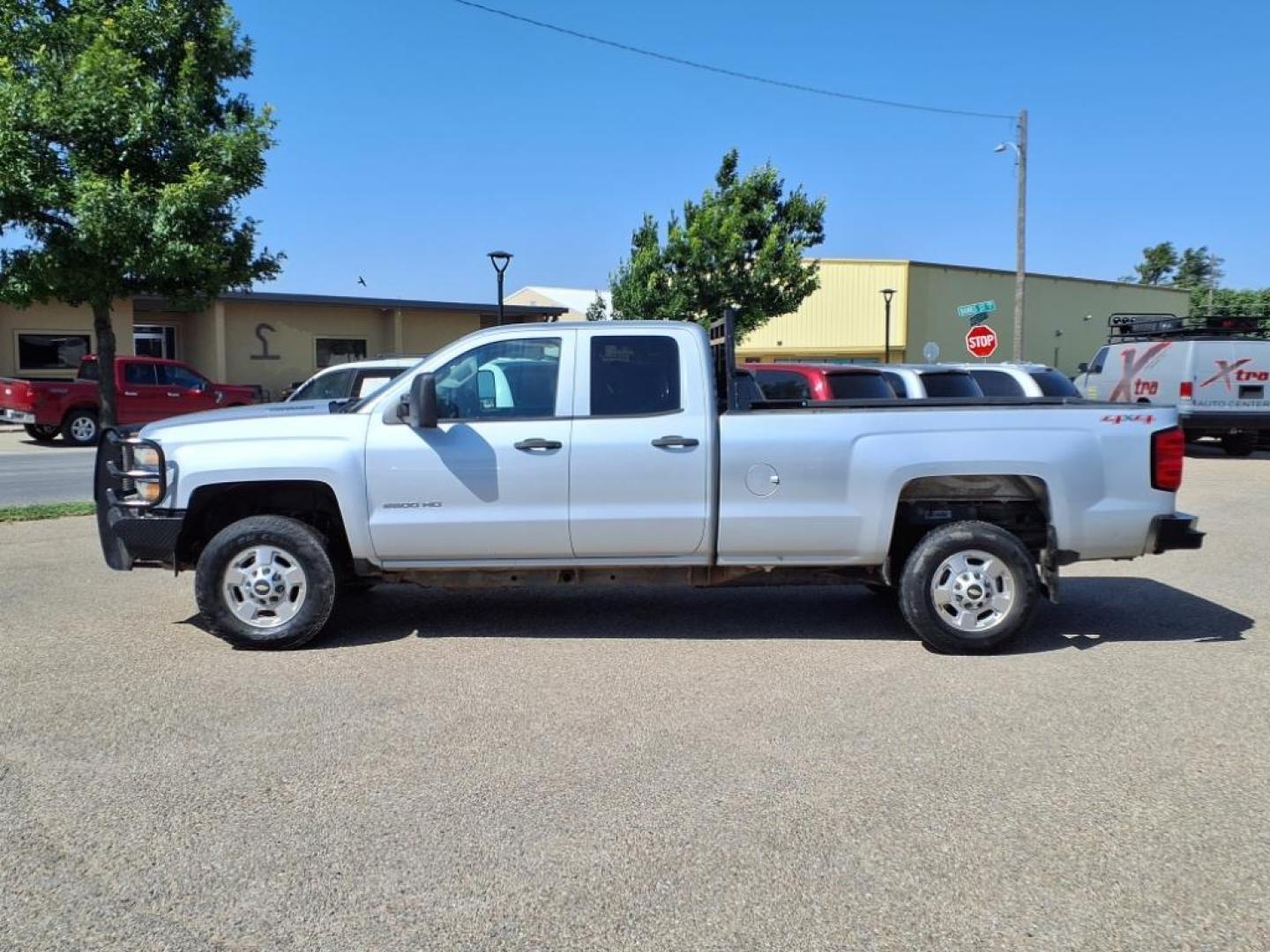 2015 Silver Ice Metallic Gan Chevrolet Silverado 2500HD Work Truck (1GC2KUE83FZ) with an 6.6L Duramax 6.6L Diesel Turbo V8 397hp 765ft. lbs. Common Rail Direct Injection engine, Allison 1000 6-Speed Shiftable Automatic transmission, located at 1401 N. Hobart, Pampa, TX, 79065, (806) 665-9872, 35.549953, -100.975098 - Photo#4