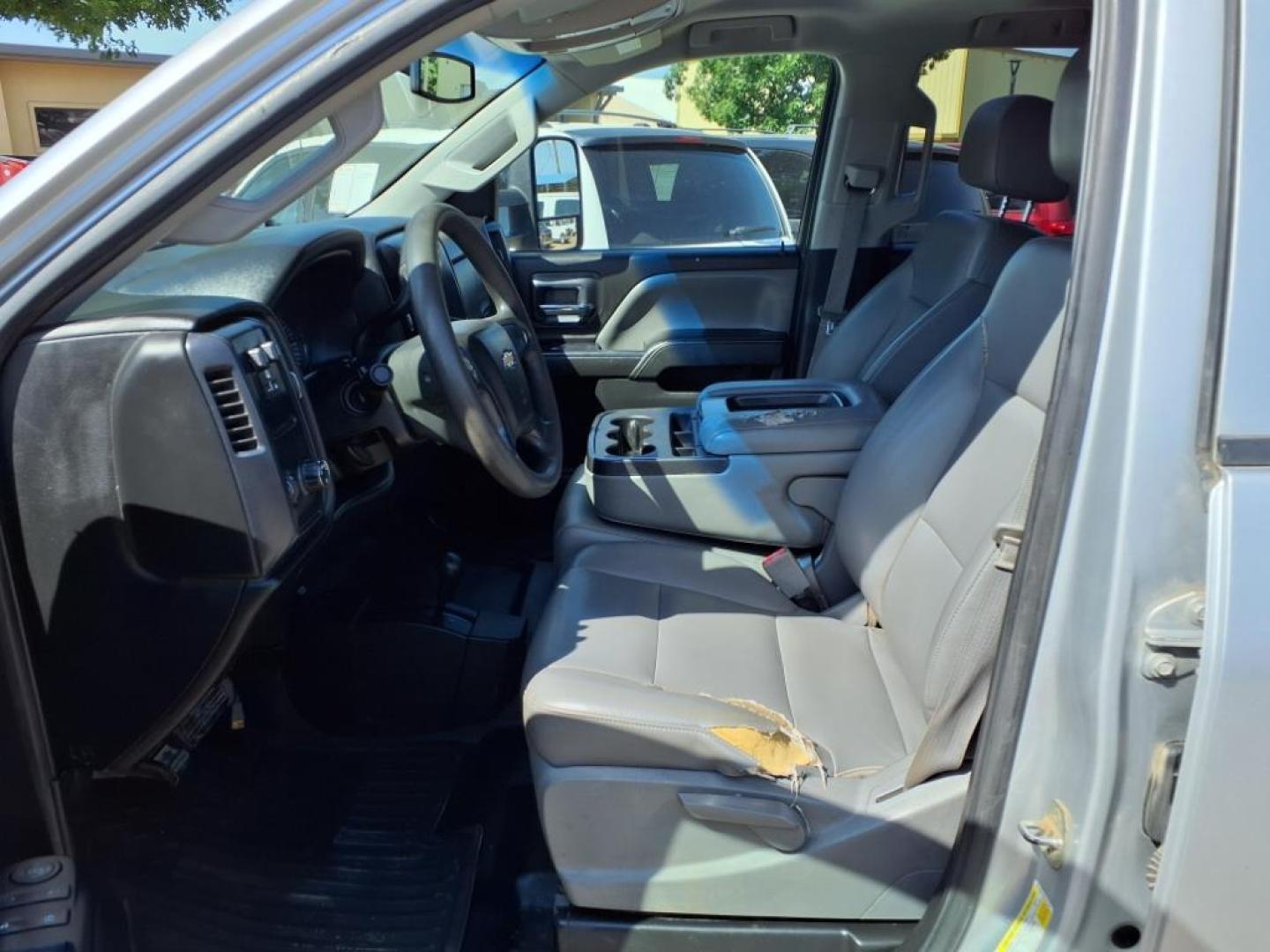 2015 Silver Ice Metallic Gan Chevrolet Silverado 2500HD Work Truck (1GC2KUE83FZ) with an 6.6L Duramax 6.6L Diesel Turbo V8 397hp 765ft. lbs. Common Rail Direct Injection engine, Allison 1000 6-Speed Shiftable Automatic transmission, located at 1401 N. Hobart, Pampa, TX, 79065, (806) 665-9872, 35.549953, -100.975098 - Photo#11