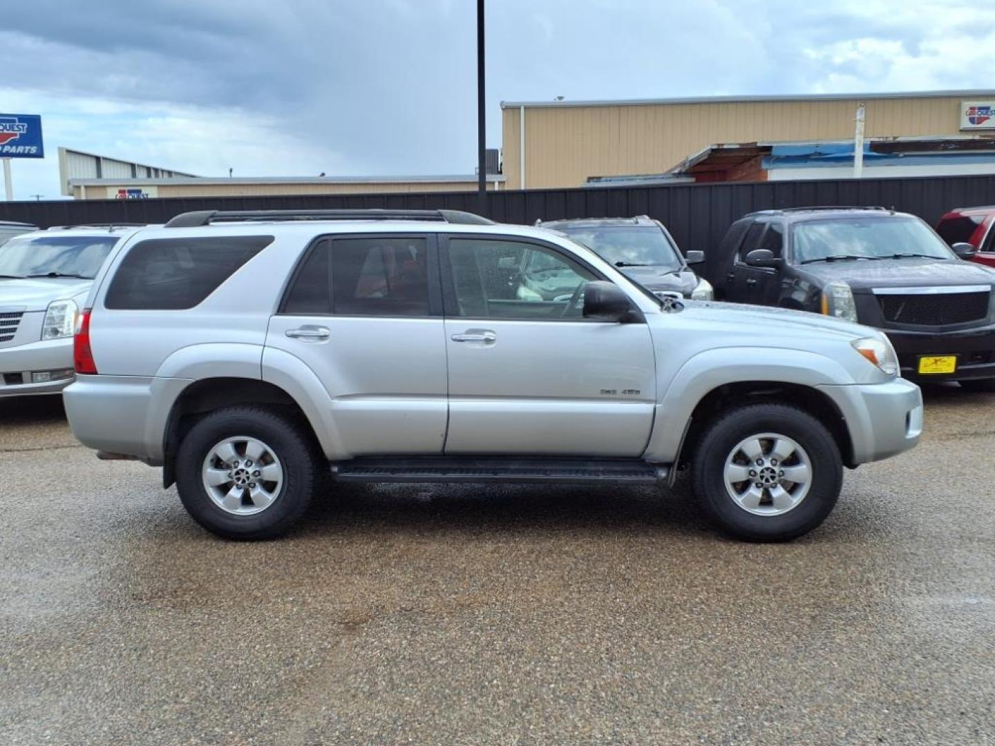 2007 Titanium Metallic Toyota 4Runner SR5 (JTEBU14R478) with an 4.0L 4.0L V6 236hp 266ft. lbs. Sequential Multiport Fuel Injection engine, 5-Speed Automatic transmission, located at 1401 N. Hobart, Pampa, TX, 79065, (806) 665-9872, 35.549953, -100.975098 - Photo#2