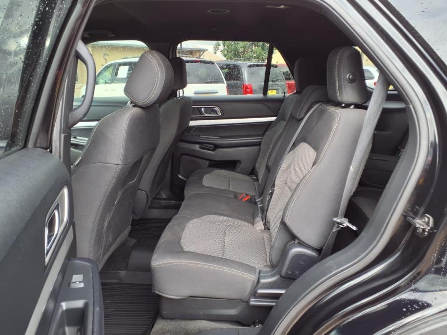 2017 Shadow Black Ford Explorer XLT (1FM5K8D81HG) with an 3.5L 3.5L V6 290hp 255ft. lbs. Direct Injection engine, 6-Speed Shiftable Automatic transmission, located at 1401 N. Hobart, Pampa, TX, 79065, (806) 665-9872, 35.549953, -100.975098 - Photo#11