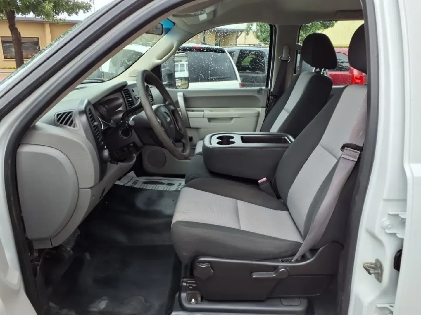 2013 Summit White GMC SIERRA 3500 (1GD412C84DF) with an 6.6L engine, Automatic transmission, located at 1401 N. Hobart, Pampa, TX, 79065, (806) 665-9872, 35.549953, -100.975098 - ### Discover Your Next Adventure with the 2013 GMC Sierra 3500HD at Xtra Auto Center!<br /> <br /> Are you ready to elevate your lifestyle with a reliable and robust vehicle that can handle everything life throws your way? Whether you're a weekend warrior seeking outdoor adventures or a hardworking - Photo#11