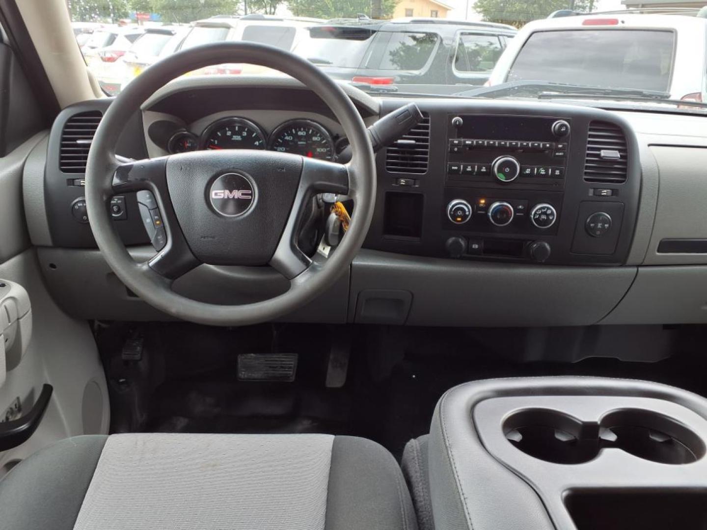 2013 Summit White GMC Sierra 3500HD Work Truck (1GD412C84DF) with an 6.6L Duramax 6.6L Diesel Turbo V8 397hp 765ft. lbs. Sequential Electronic Fuel Injection engine, Allison 1000 6-Speed Shiftable Automatic transmission, located at 1401 N. Hobart, Pampa, TX, 79065, (806) 665-9872, 35.549953, -100.975098 - Photo#10