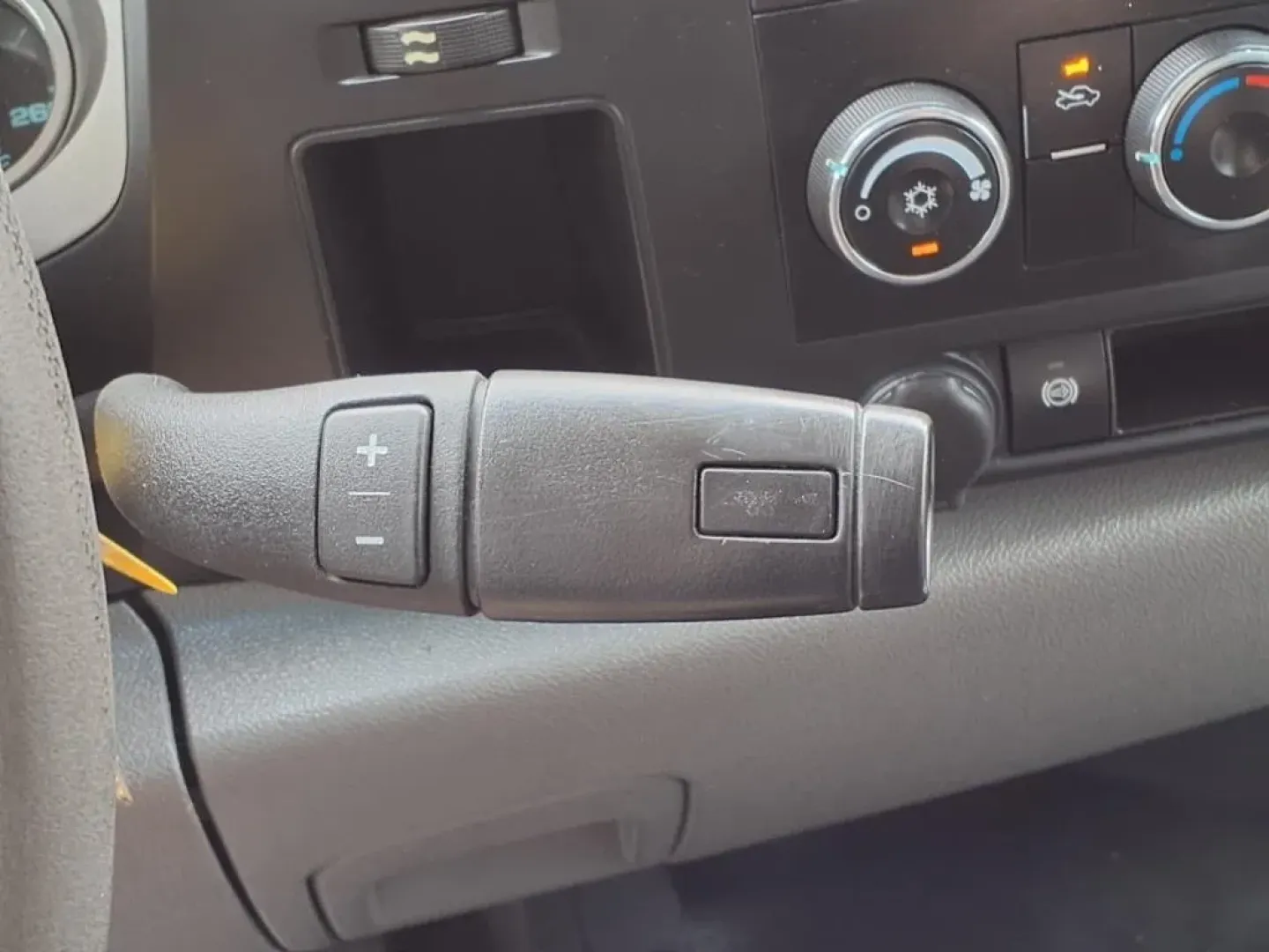 2013 Summit White GMC Sierra 3500HD Work Truck Crew Cab 2WD (1GD412C84DF) with an Other engine, Automatic transmission, located at 1401 N. Hobart, Pampa, TX, 79065, (806) 665-9872, 35.549953, -100.975098 - ### Discover Your Next Adventure with the 2013 GMC Sierra 3500HD at Xtra Auto Center!<br /> <br /> Are you ready to elevate your lifestyle with a reliable and robust vehicle that can handle everything life throws your way? Whether you're a weekend warrior seeking outdoor adventures or a hardworking - Photo#7