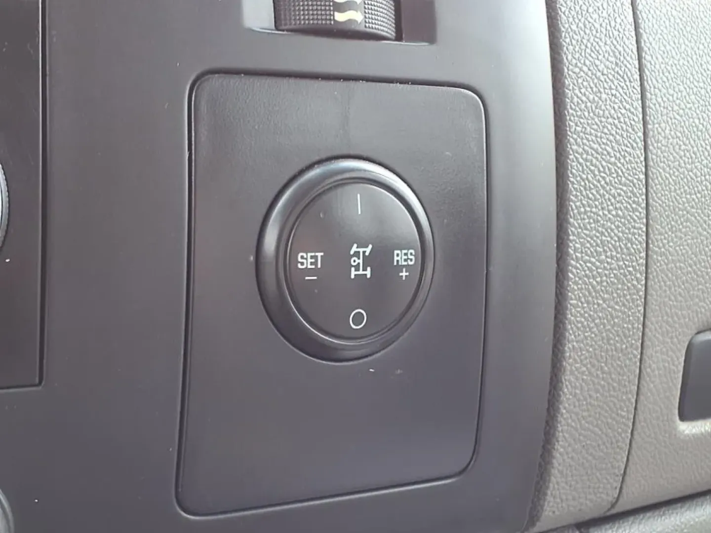 2013 Summit White GMC Sierra 3500HD Work Truck Crew Cab 2WD (1GD412C84DF) with an Other engine, Automatic transmission, located at 1401 N. Hobart, Pampa, TX, 79065, (806) 665-9872, 35.549953, -100.975098 - ### Discover Your Next Adventure with the 2013 GMC Sierra 3500HD at Xtra Auto Center!<br /> <br /> Are you ready to elevate your lifestyle with a reliable and robust vehicle that can handle everything life throws your way? Whether you're a weekend warrior seeking outdoor adventures or a hardworking - Photo#8