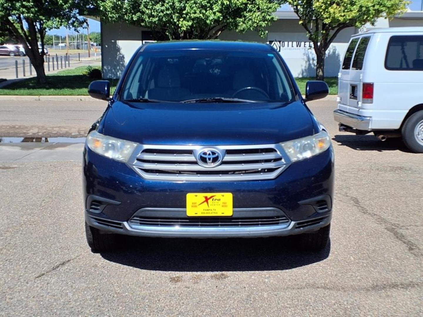 2011 Nautical Blue Metallic Toyota Highlander Base (5TDZK3EH8BS) with an 3.5L 3.5L V6 270hp 248ft. lbs. Fuel Injected engine, 5-Speed Automatic transmission, located at 1401 N. Hobart, Pampa, TX, 79065, (806) 665-9872, 35.549953, -100.975098 - Photo#1