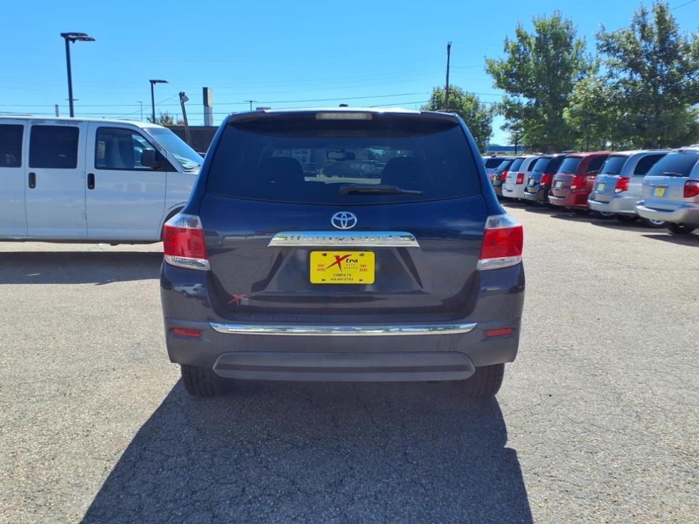2011 Nautical Blue Metallic Toyota Highlander Base (5TDZK3EH8BS) with an 3.5L 3.5L V6 270hp 248ft. lbs. Fuel Injected engine, 5-Speed Automatic transmission, located at 1401 N. Hobart, Pampa, TX, 79065, (806) 665-9872, 35.549953, -100.975098 - Photo#3