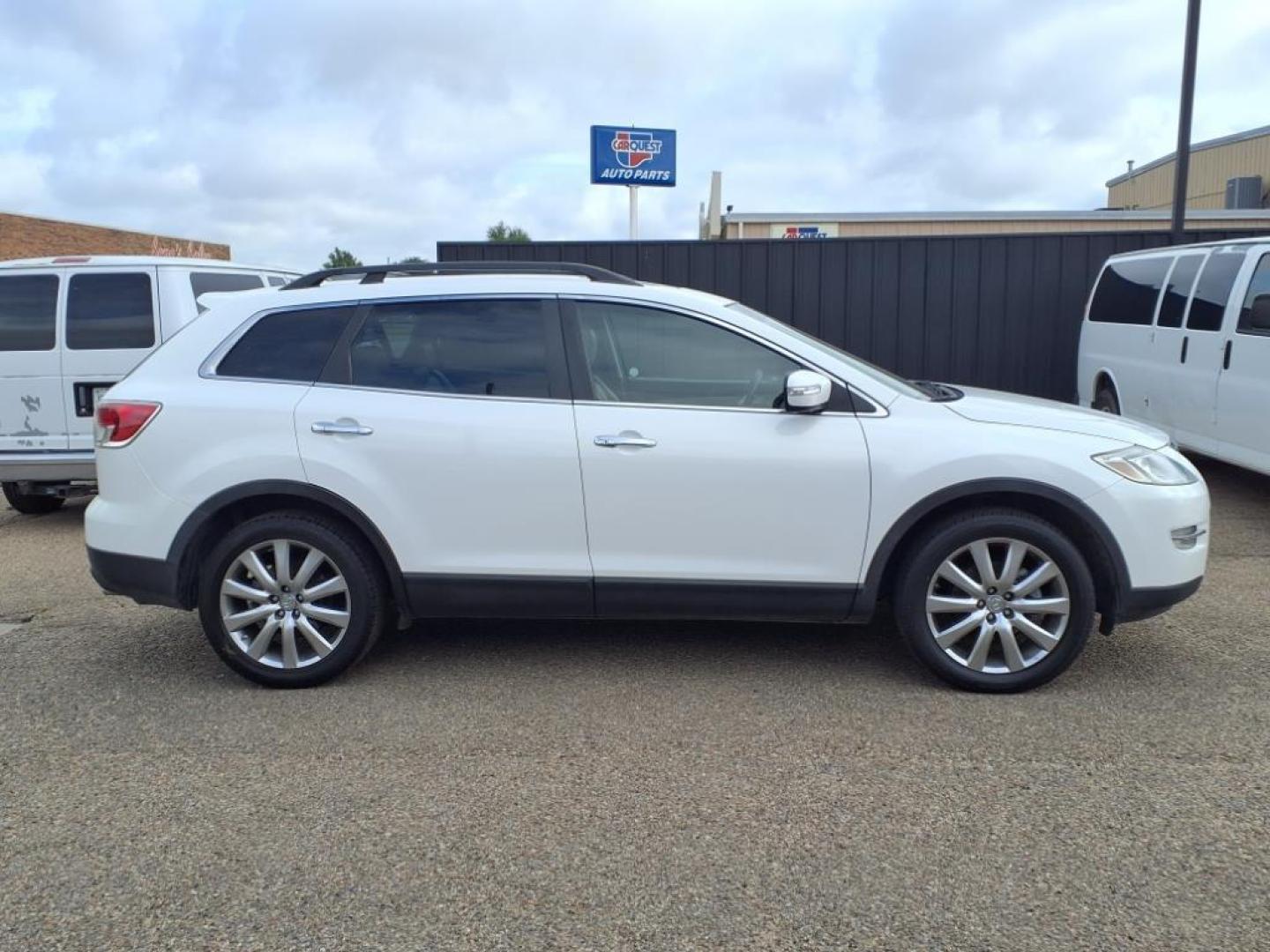 2008 Crystal White Pearl Mica Mazda CX-9 Touring (JM3TB28A880) with an 3.7L 3.7L V6 270hp 273ft. lbs. Sequential Multiport Fuel Injection engine, 6-Speed Shiftable Automatic transmission, located at 1401 N. Hobart, Pampa, TX, 79065, (806) 665-9872, 35.549953, -100.975098 - Photo#2