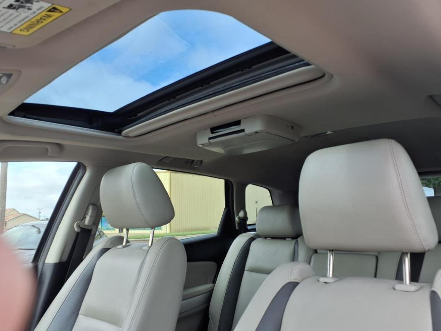 2008 Crystal White Pearl Mica Mazda CX-9 Touring (JM3TB28A880) with an 3.7L 3.7L V6 270hp 273ft. lbs. Sequential Multiport Fuel Injection engine, 6-Speed Shiftable Automatic transmission, located at 1401 N. Hobart, Pampa, TX, 79065, (806) 665-9872, 35.549953, -100.975098 - Photo#5